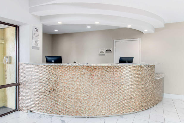 Images Clarion Inn & Suites