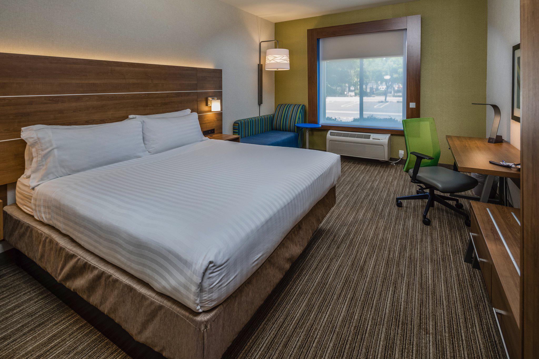 Holiday Inn Express & Suites Modesto-Salida Photo