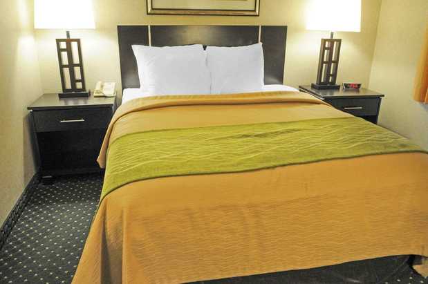 Images Comfort Inn & Suites Alameda at Albuquerque Balloon Fiesta Park