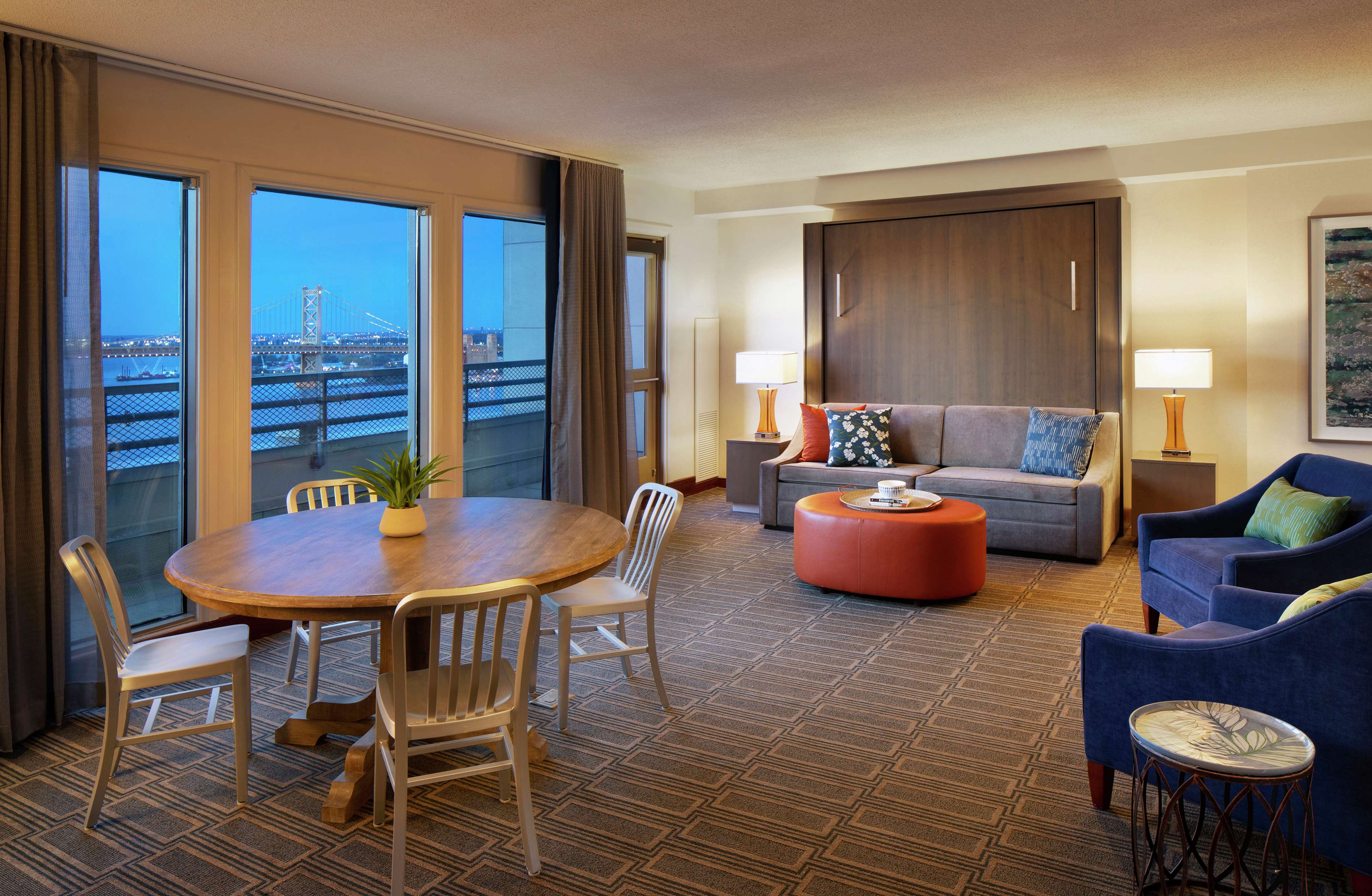 Hilton Philadelphia at Penn's Landing Photo