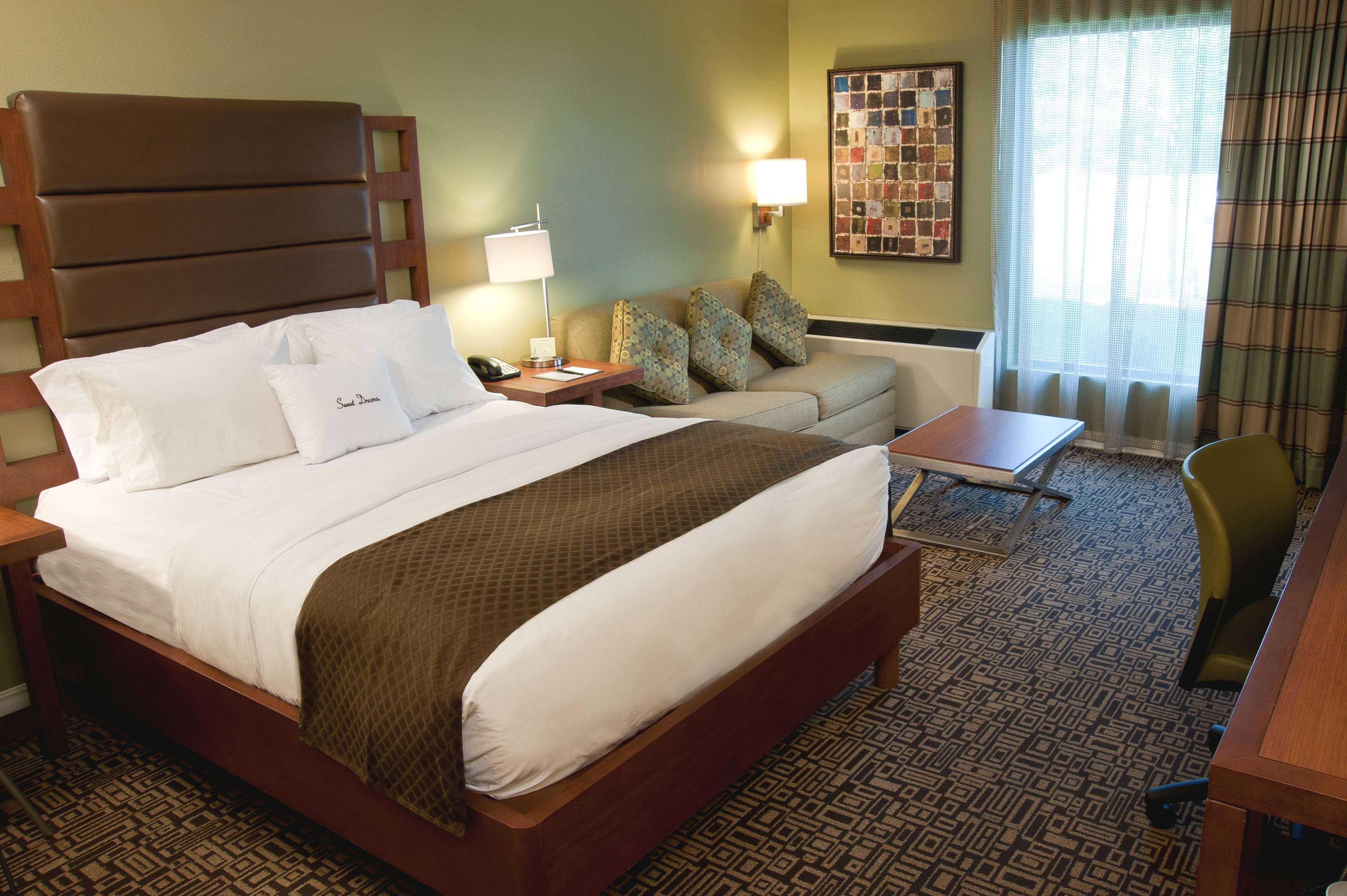 DoubleTree by Hilton Hotel Collinsville - St. Louis Photo