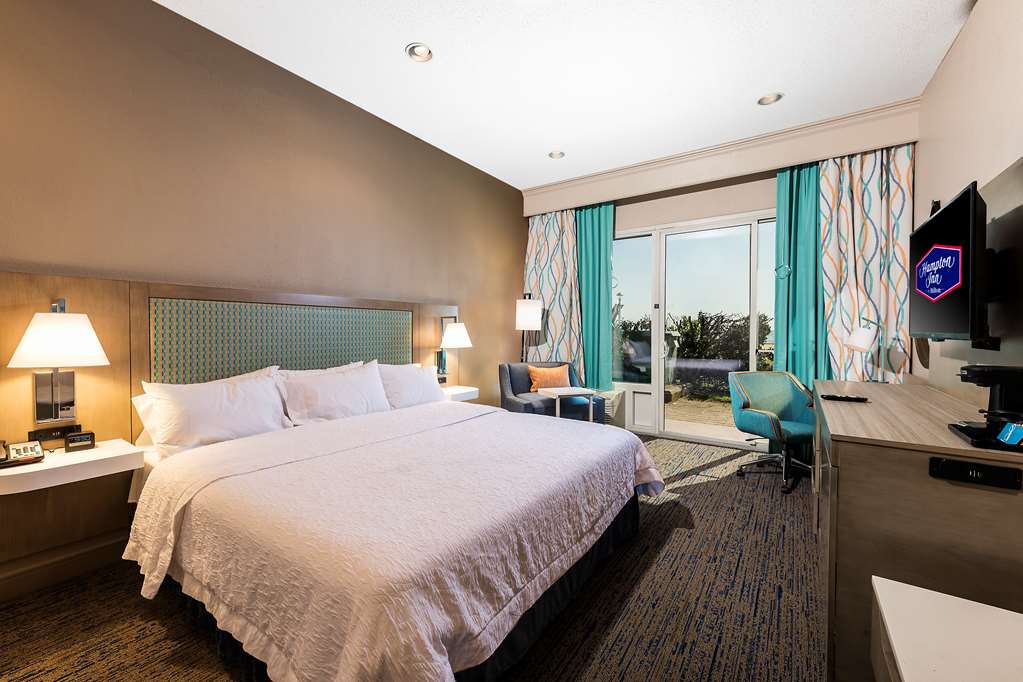 Hampton Inn Virginia Beach-Oceanfront North Image