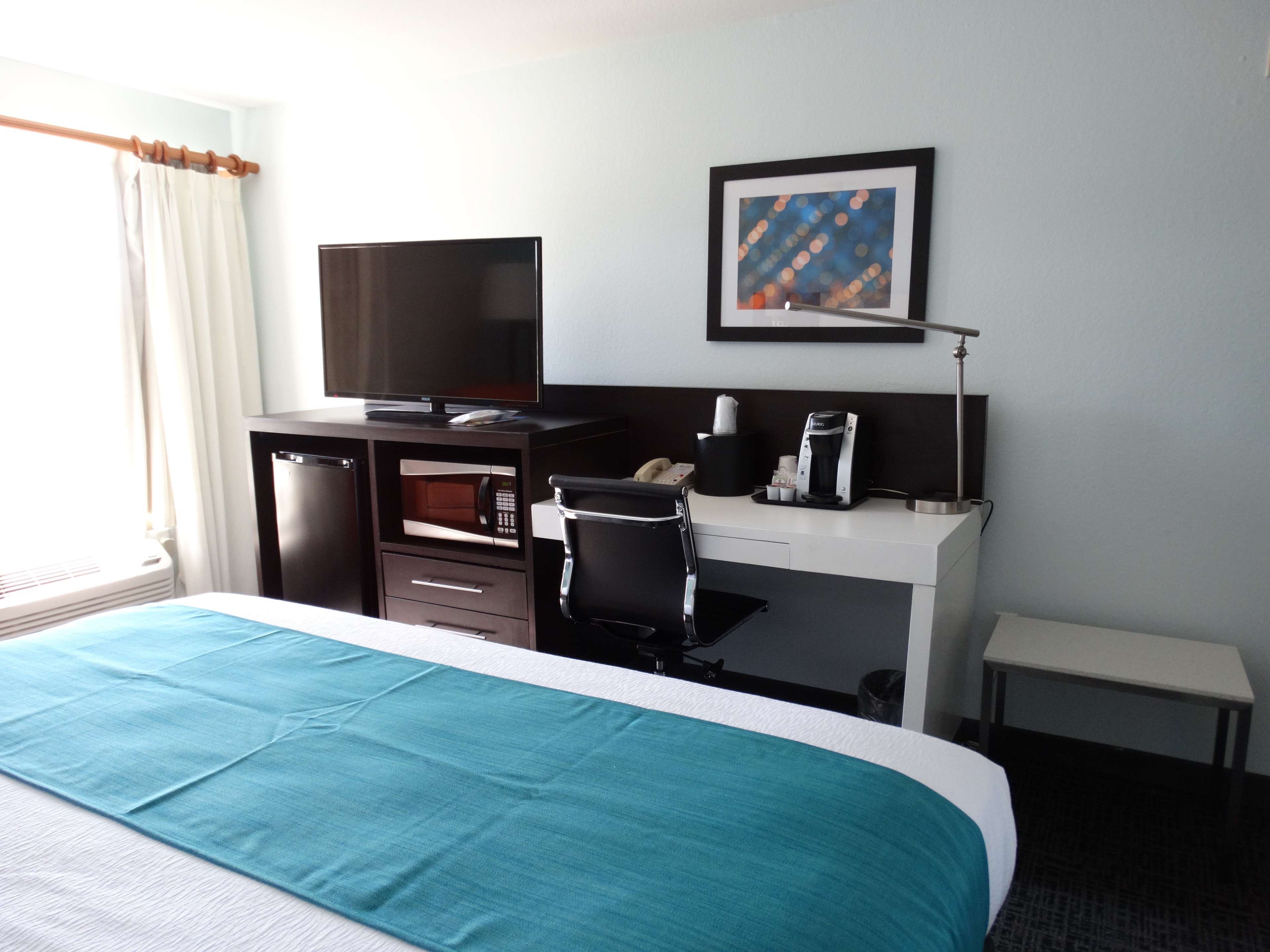 Family Suite with 1 King and 2 Twin Beds