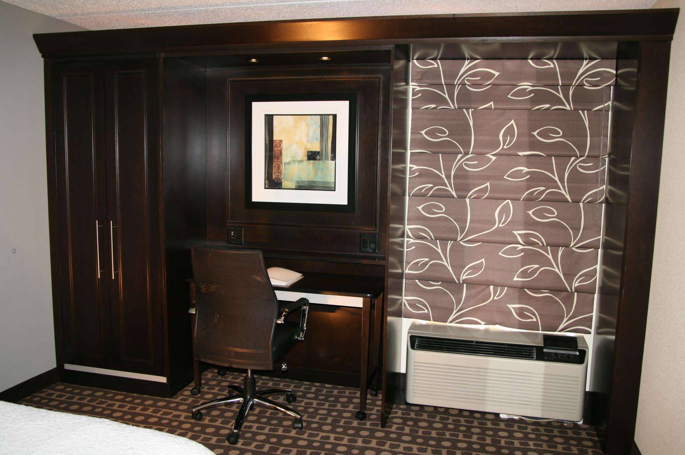 Hampton Inn Columbus-West Photo