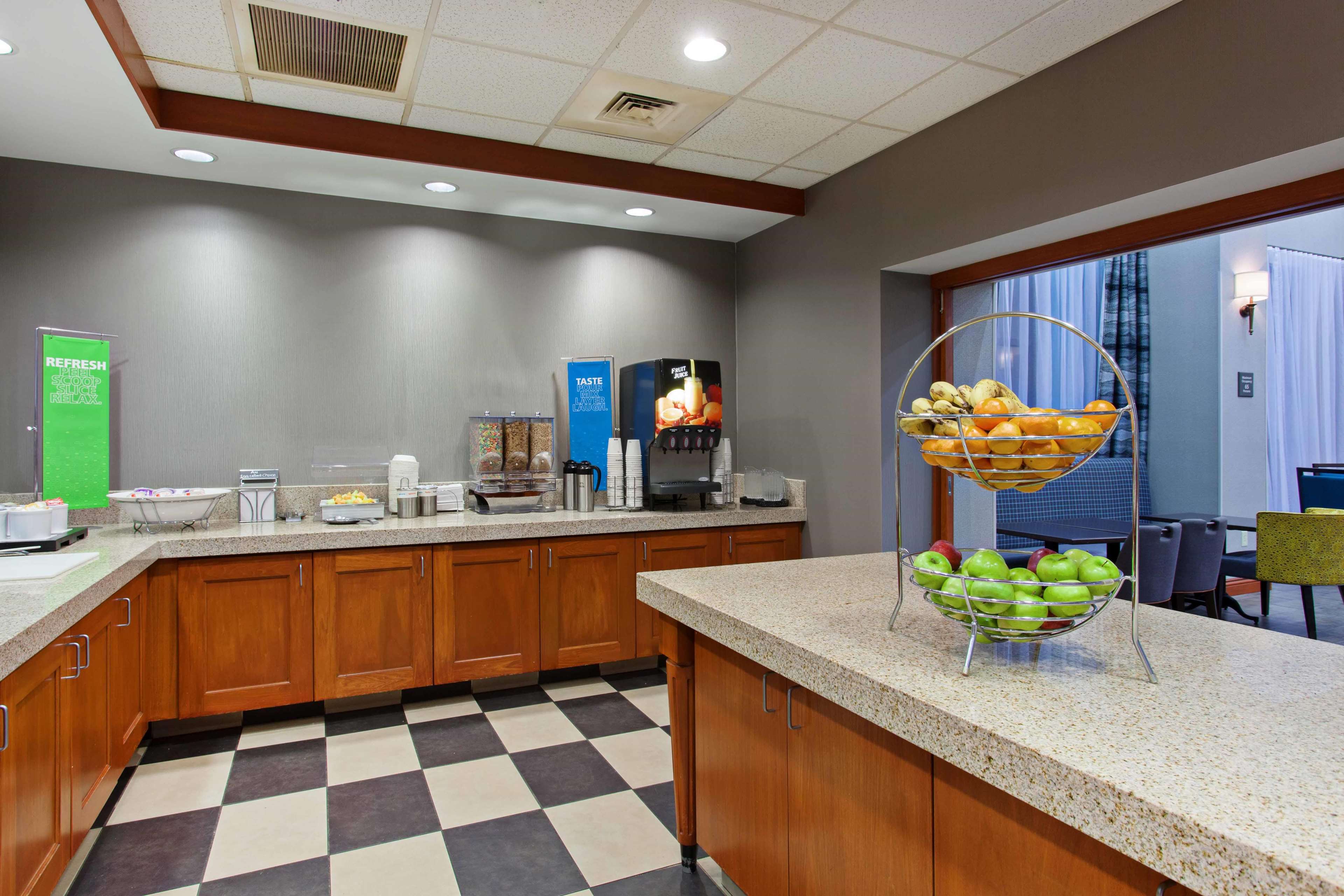 Hampton Inn & Suites Clovis-Airport North Photo