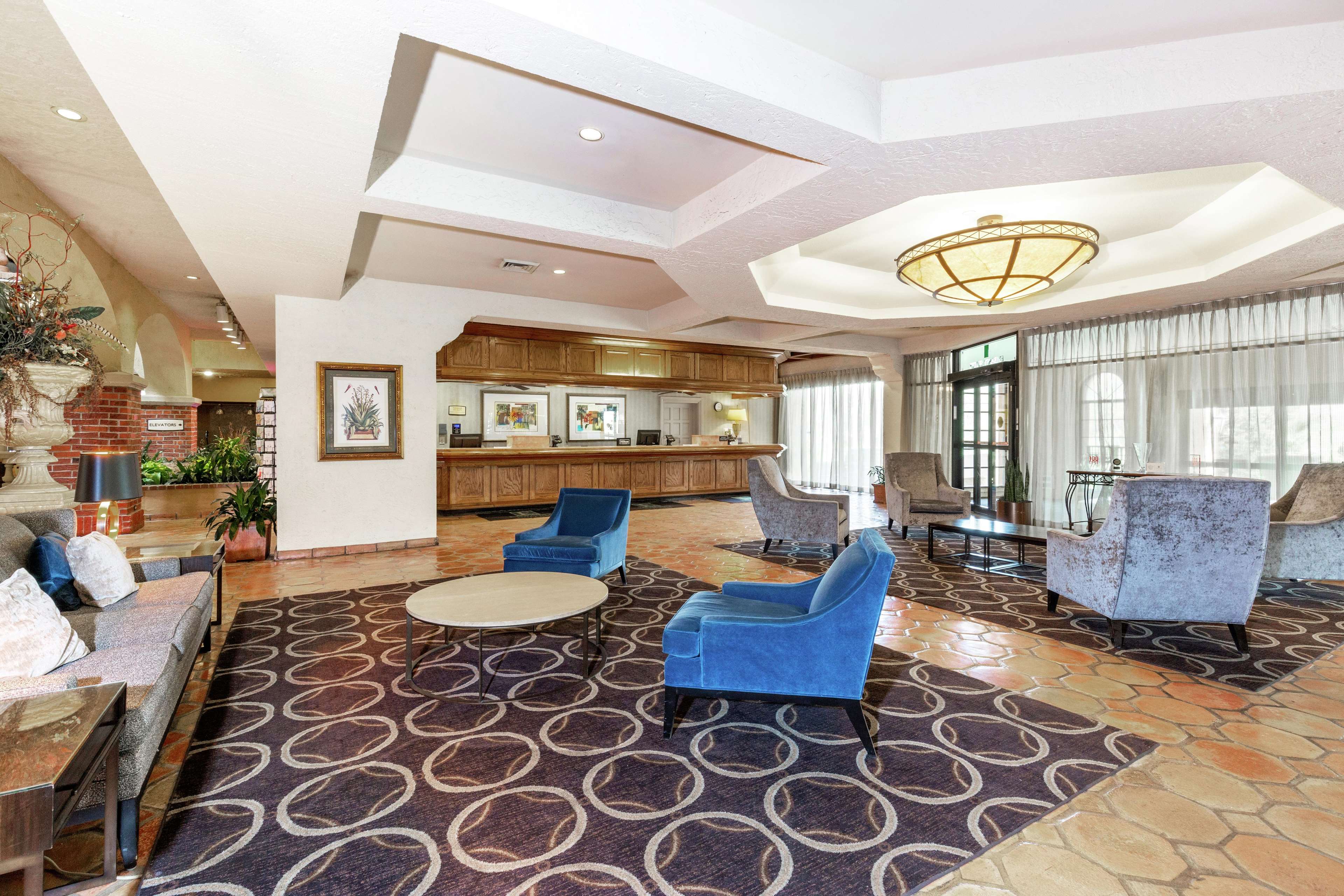 Embassy Suites by Hilton Kansas City- Plaza Photo