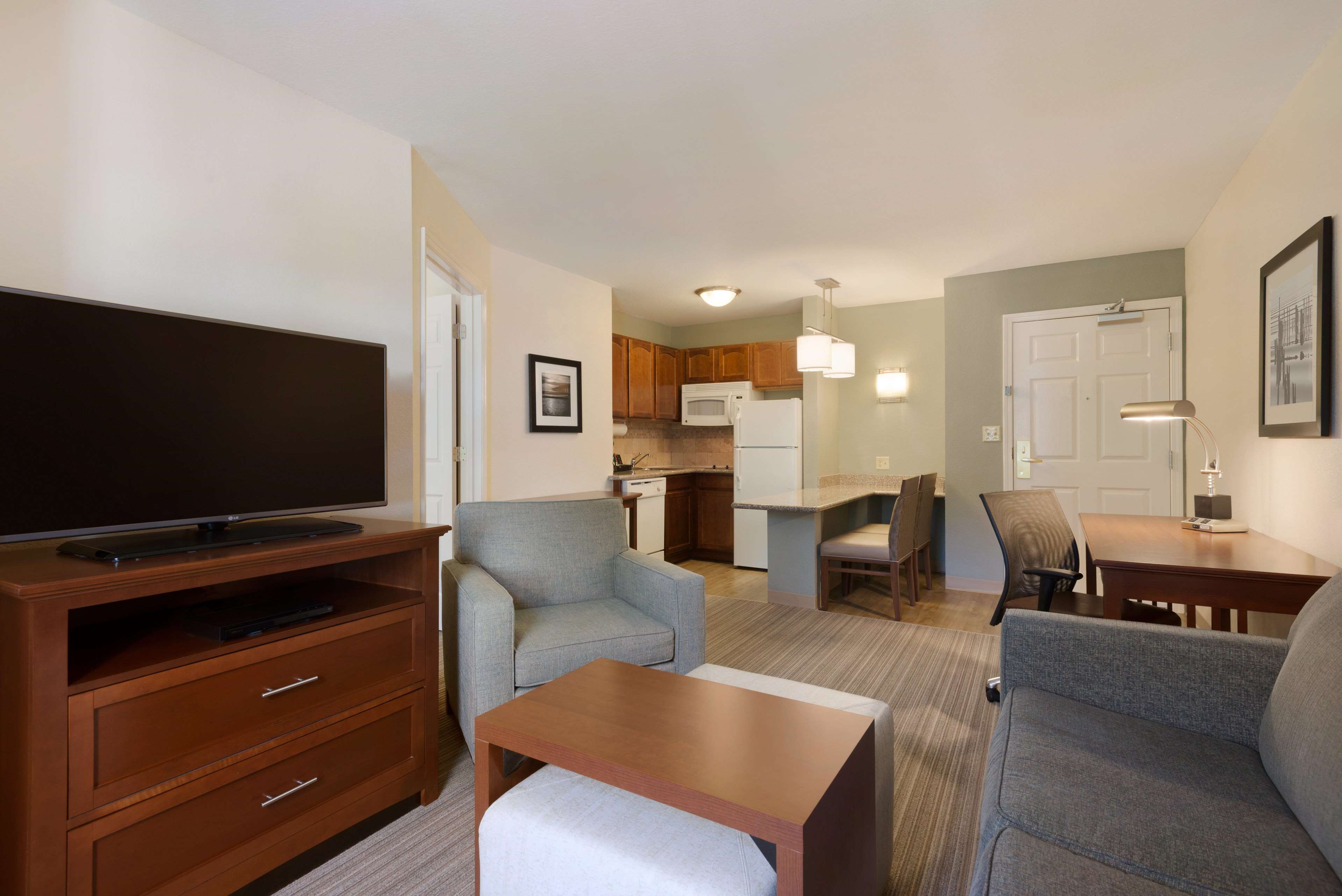 Homewood Suites by Hilton Jacksonville Deerwood Park Photo