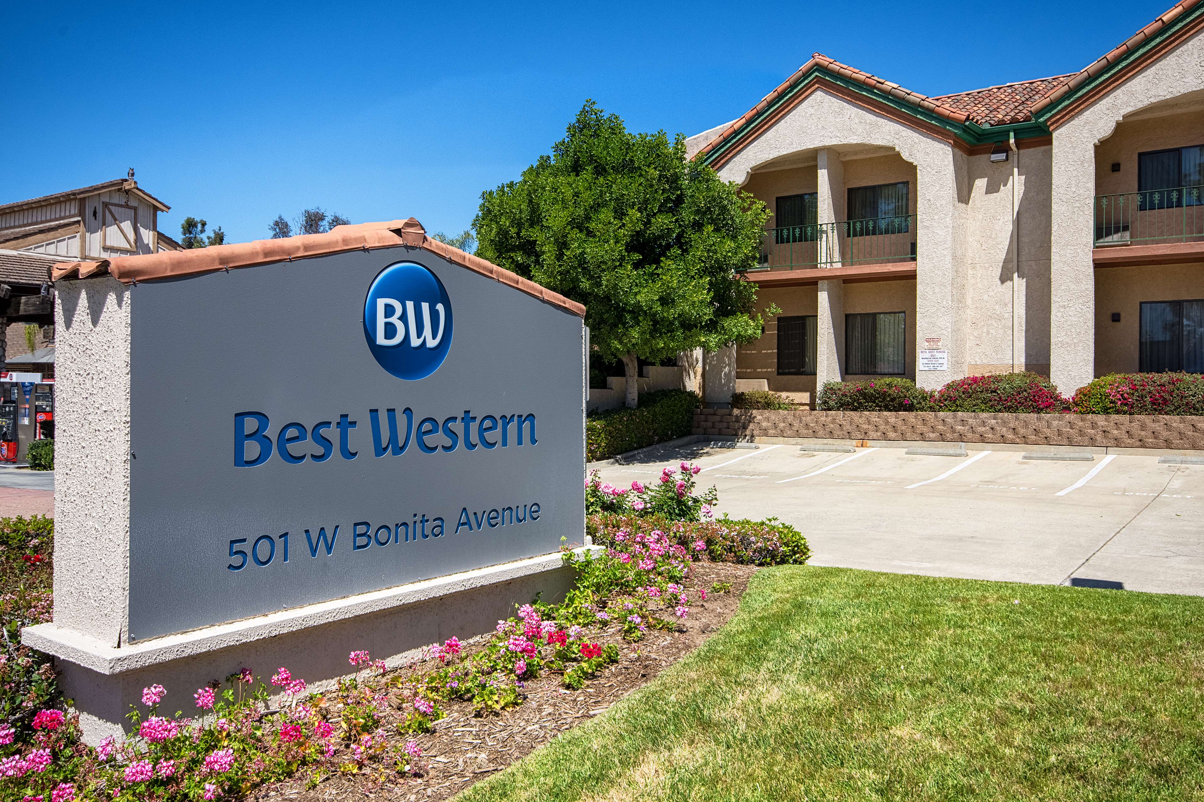 Best Western San Dimas Hotel & Suites Photo