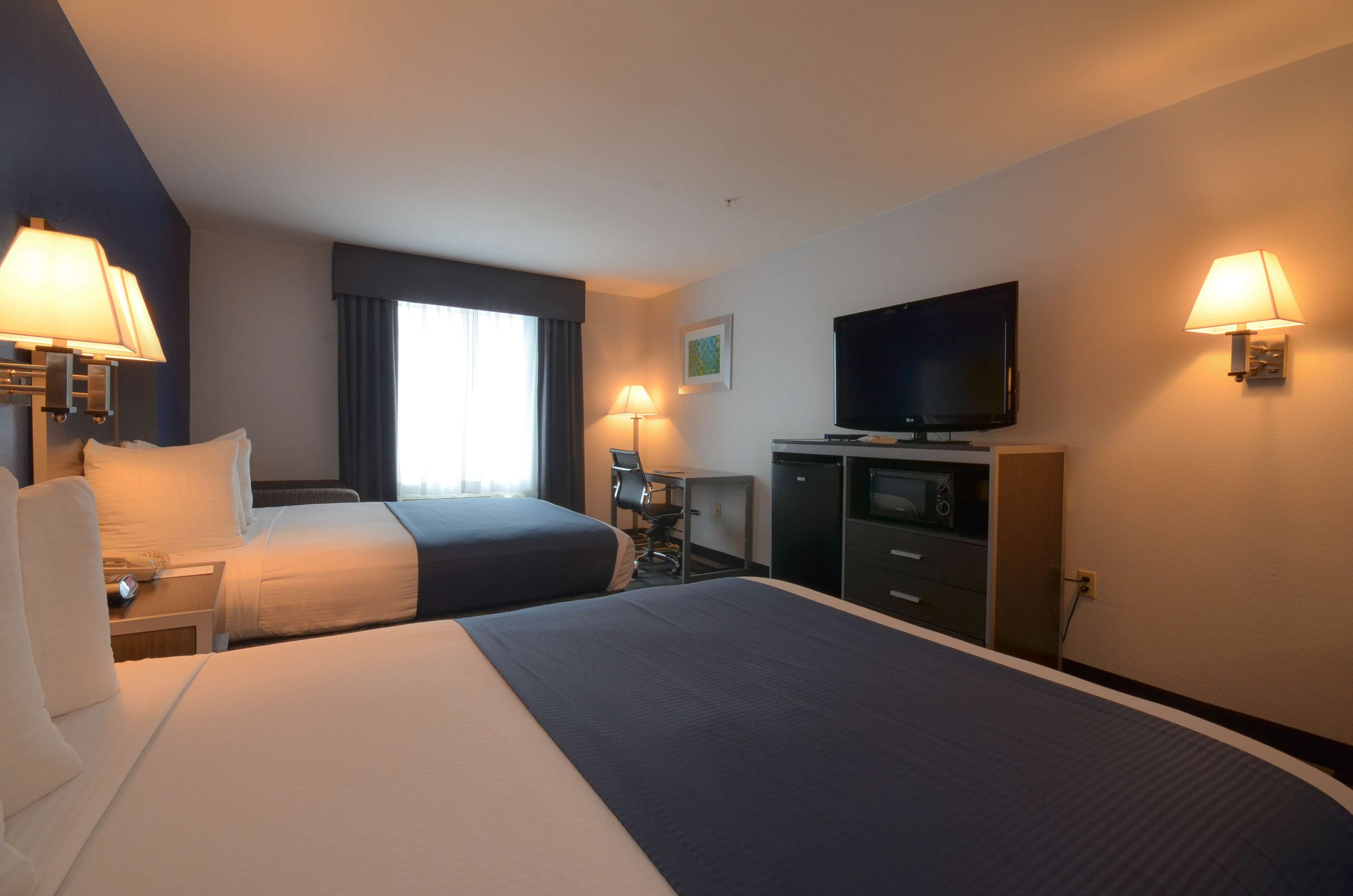 Best Western Galleria Inn & Suites Photo