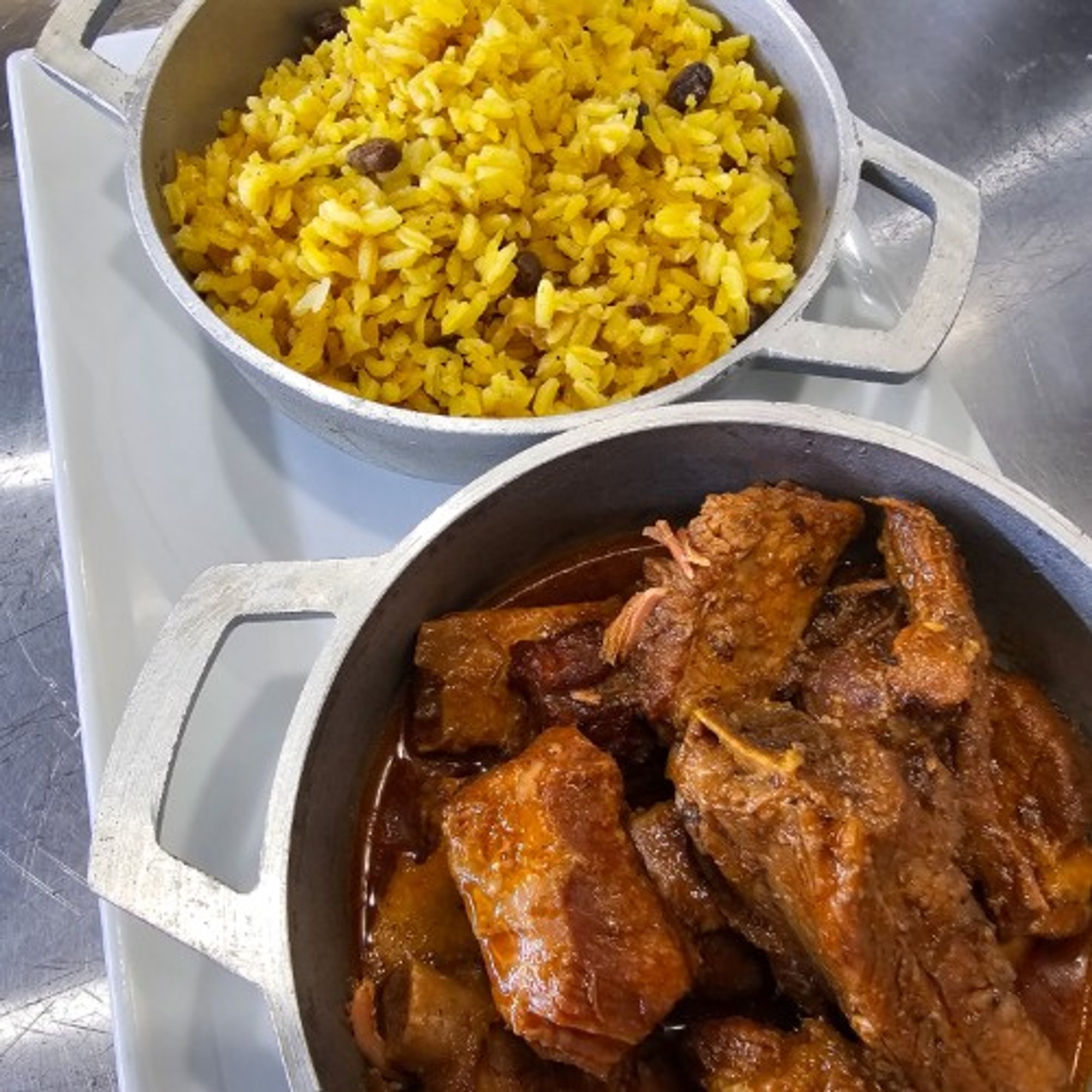 Costillas De Cerdo en Salsa / Park Ribs in Sausage