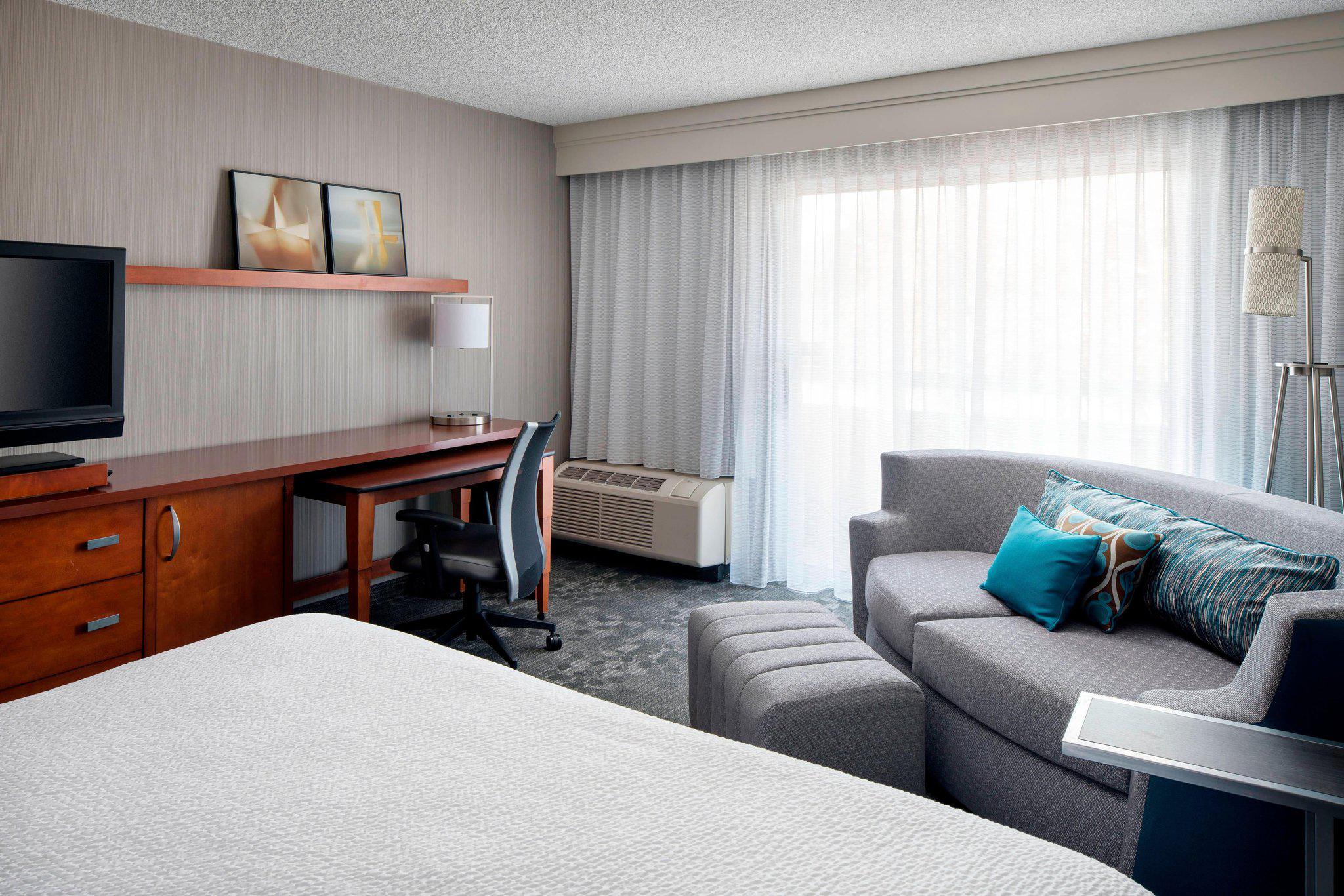 Courtyard by Marriott San Mateo Foster City Photo