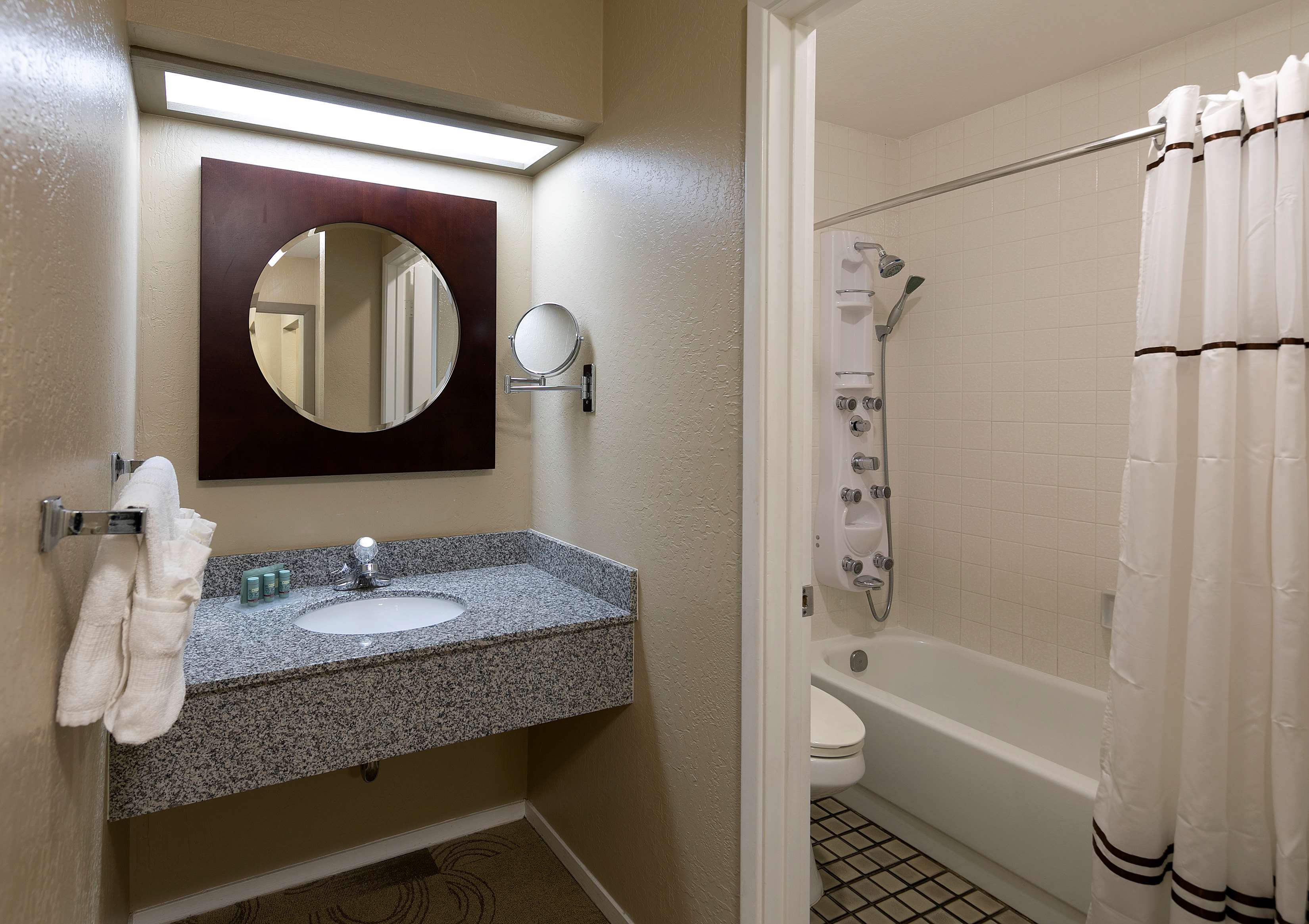 Best Western Seacliff Inn Photo