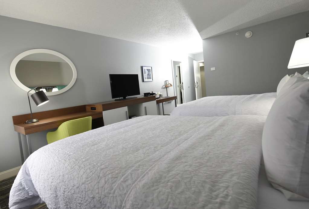 Hampton Inn Youngstown-North Image