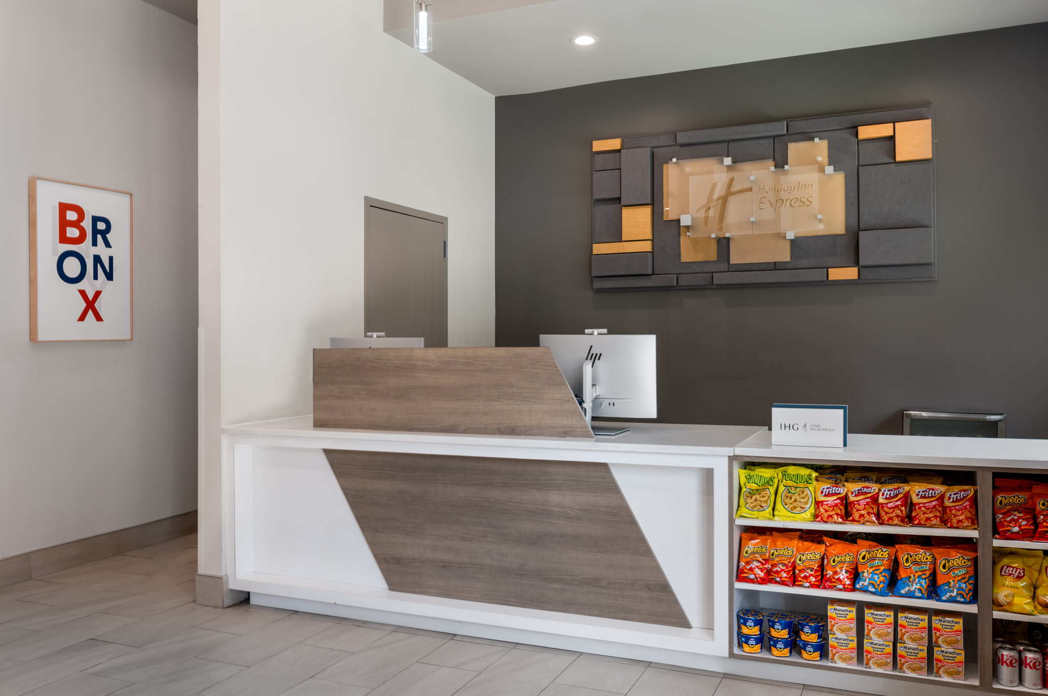 Holiday Inn Express & Suites Bronx - Zoo Area by IHG Image