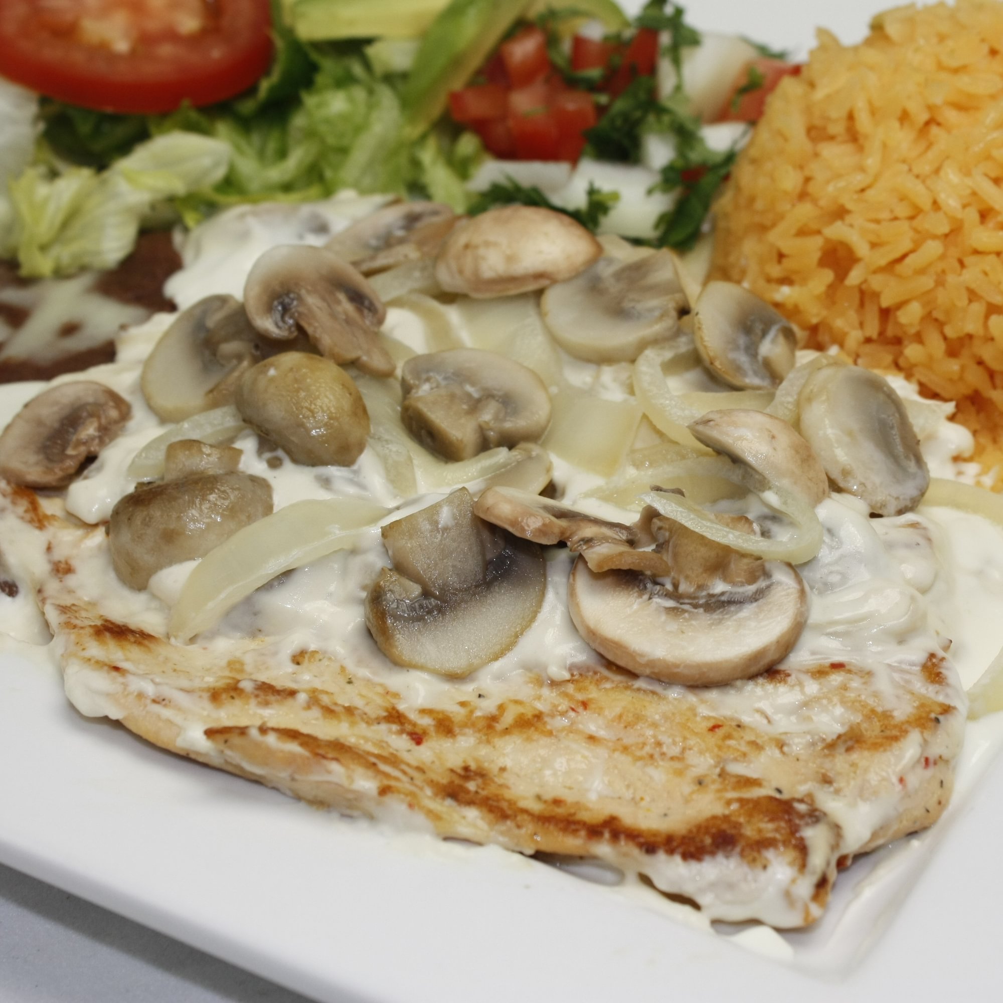 Pechuga De Pollo en Crema De Champiñones