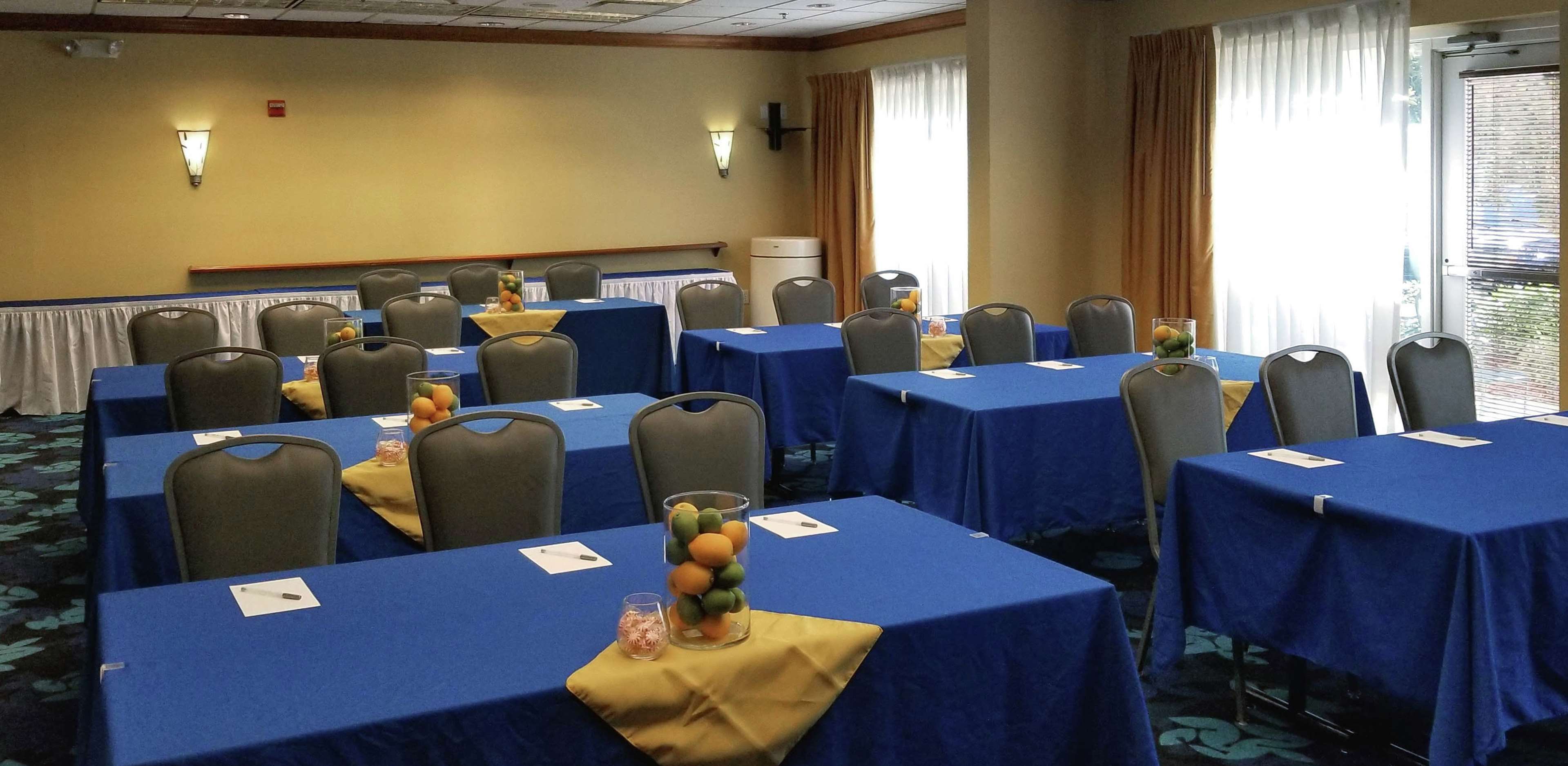 Hampton Inn & Suites Jacksonville Deerwood Park Photo