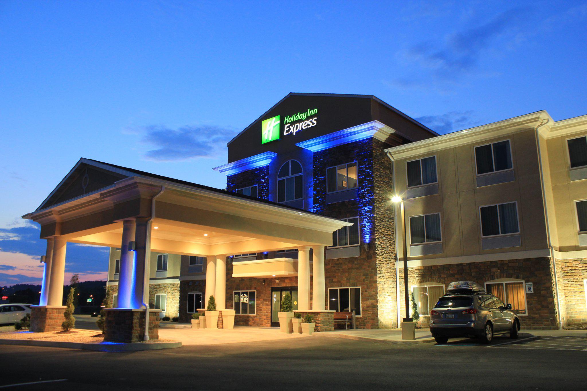 Holiday Inn Express & Suites Belle Vernon Photo