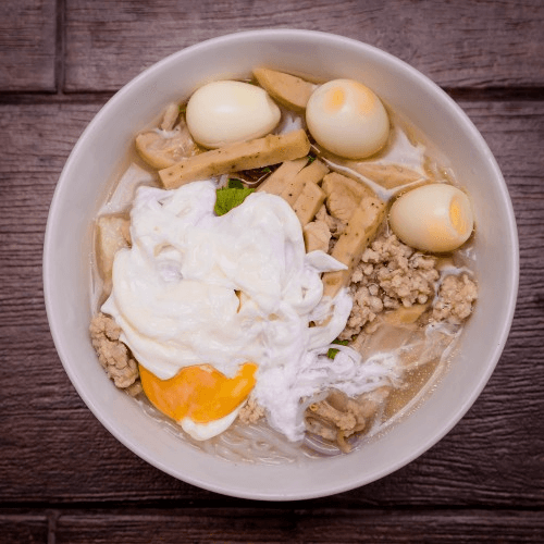 T15. Fried Quails Egg w/ Egg Noodle Soup (Mi Chim Cut)