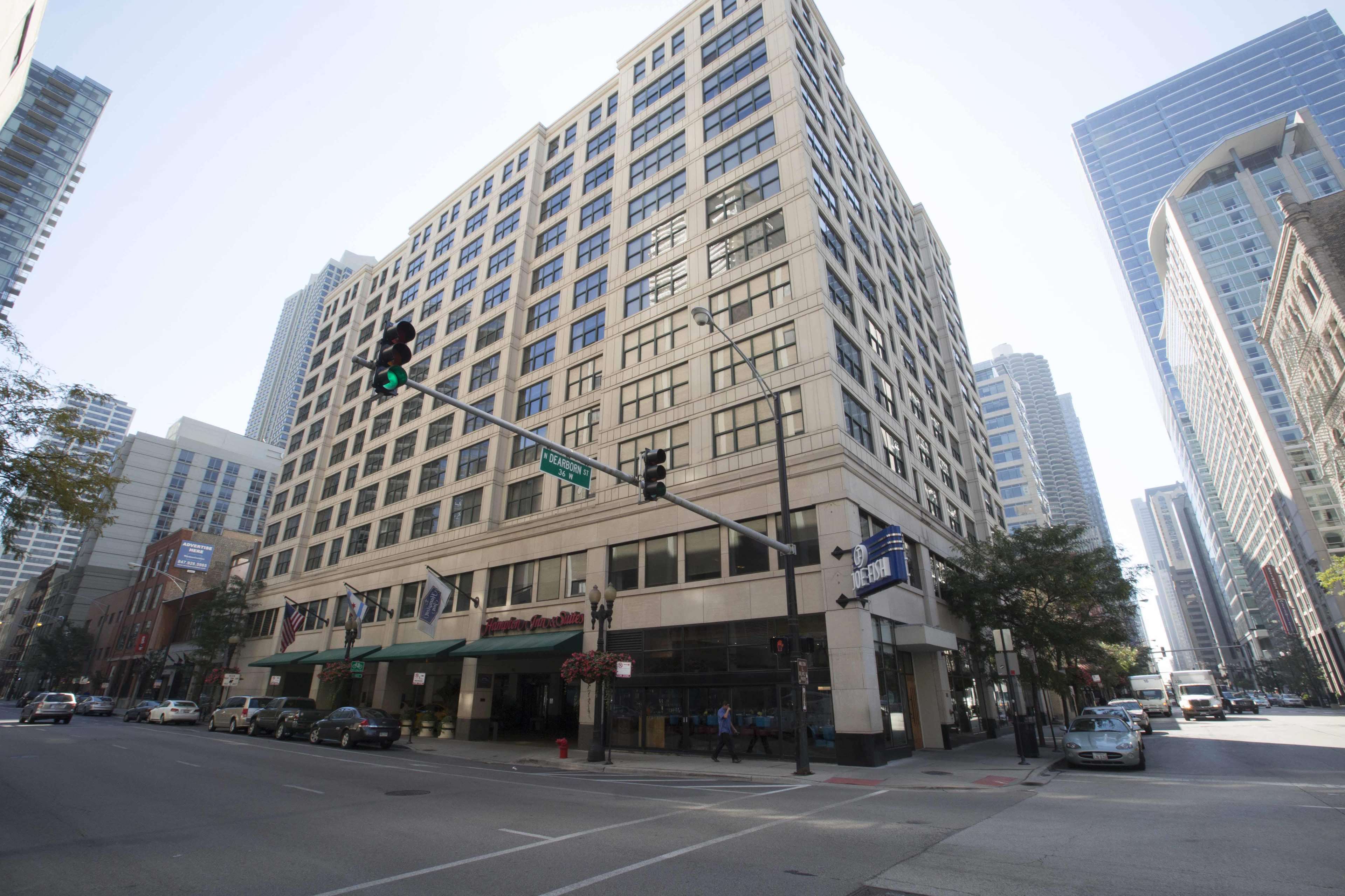 Hampton Inn & Suites Chicago-Downtown Photo