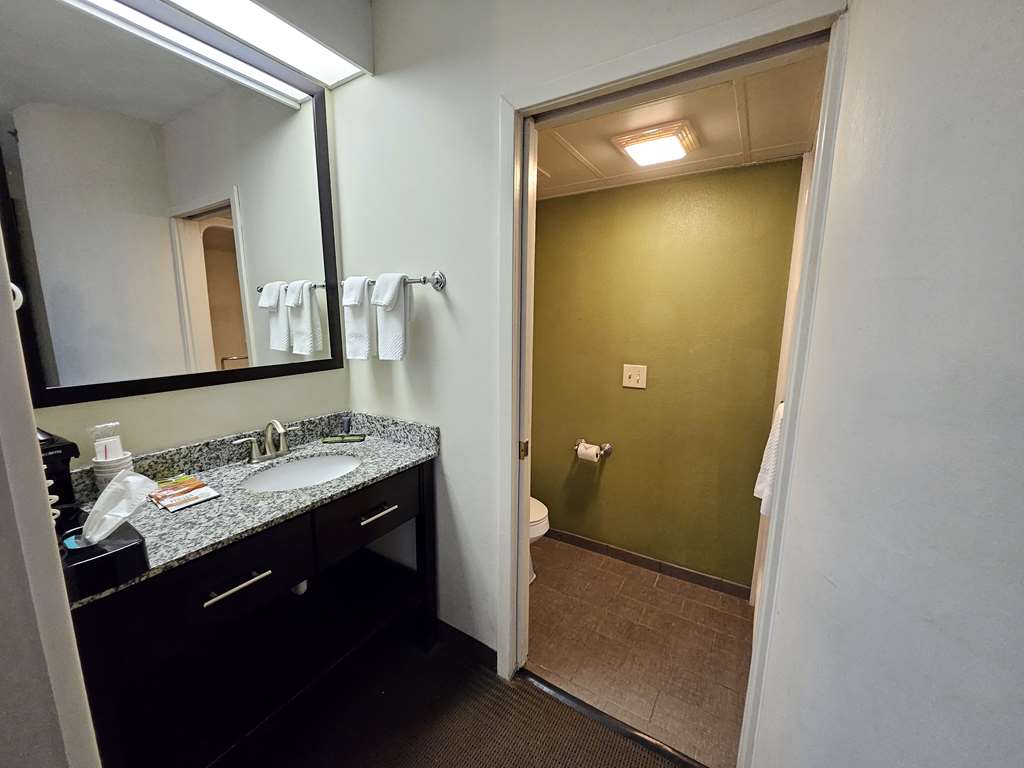 SureStay by Best Western Summerville Flowertown Image