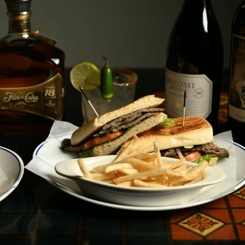 Pan Con Bistec