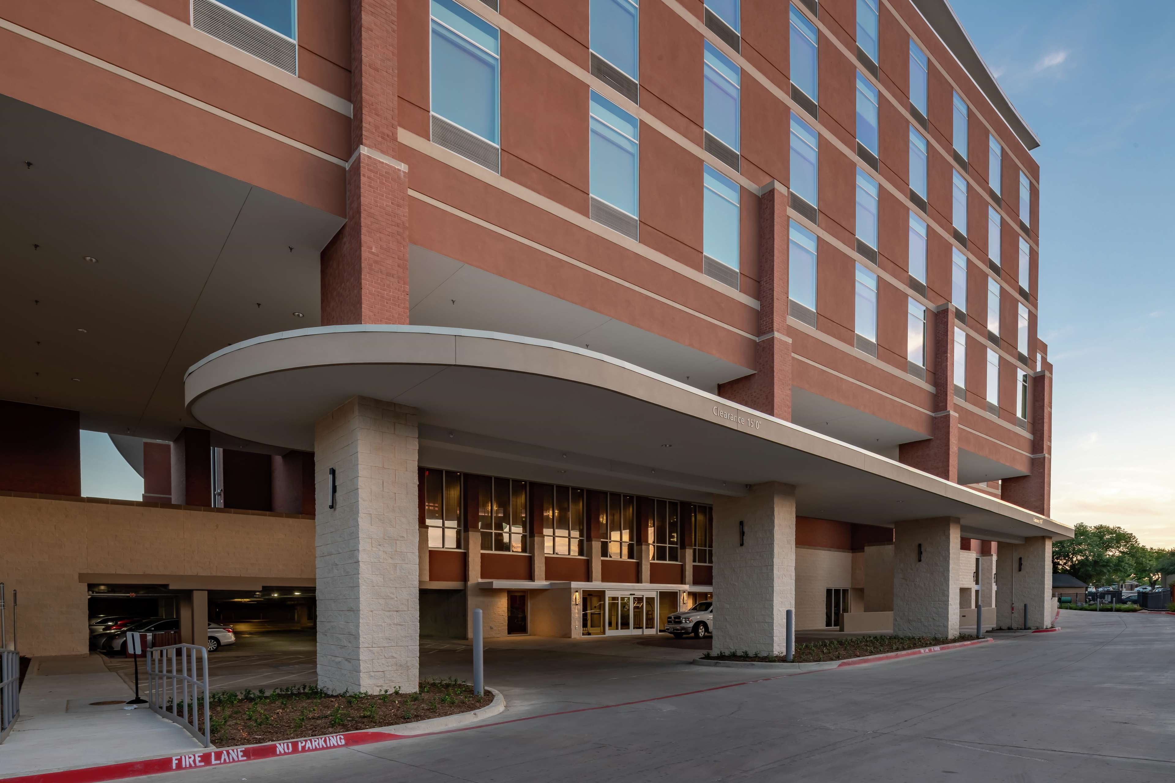 Hilton Garden Inn Dallas at Hurst Conference Center Photo