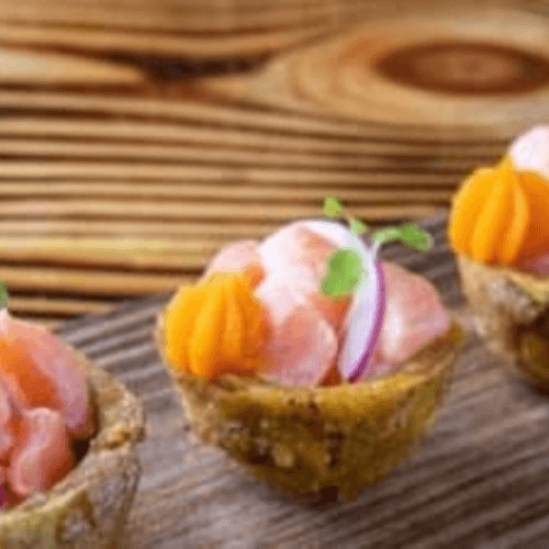Ceviche De Salmon en Canasta De Toston
