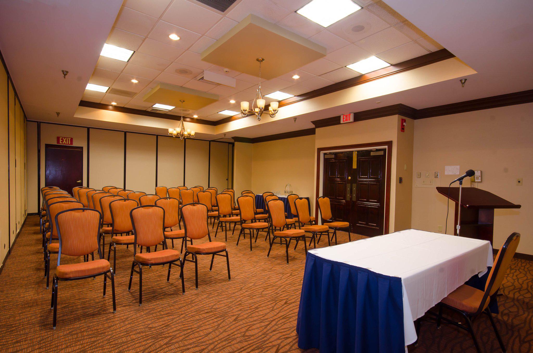 Holiday Inn & Suites Mansfield-Conference Ctr Photo