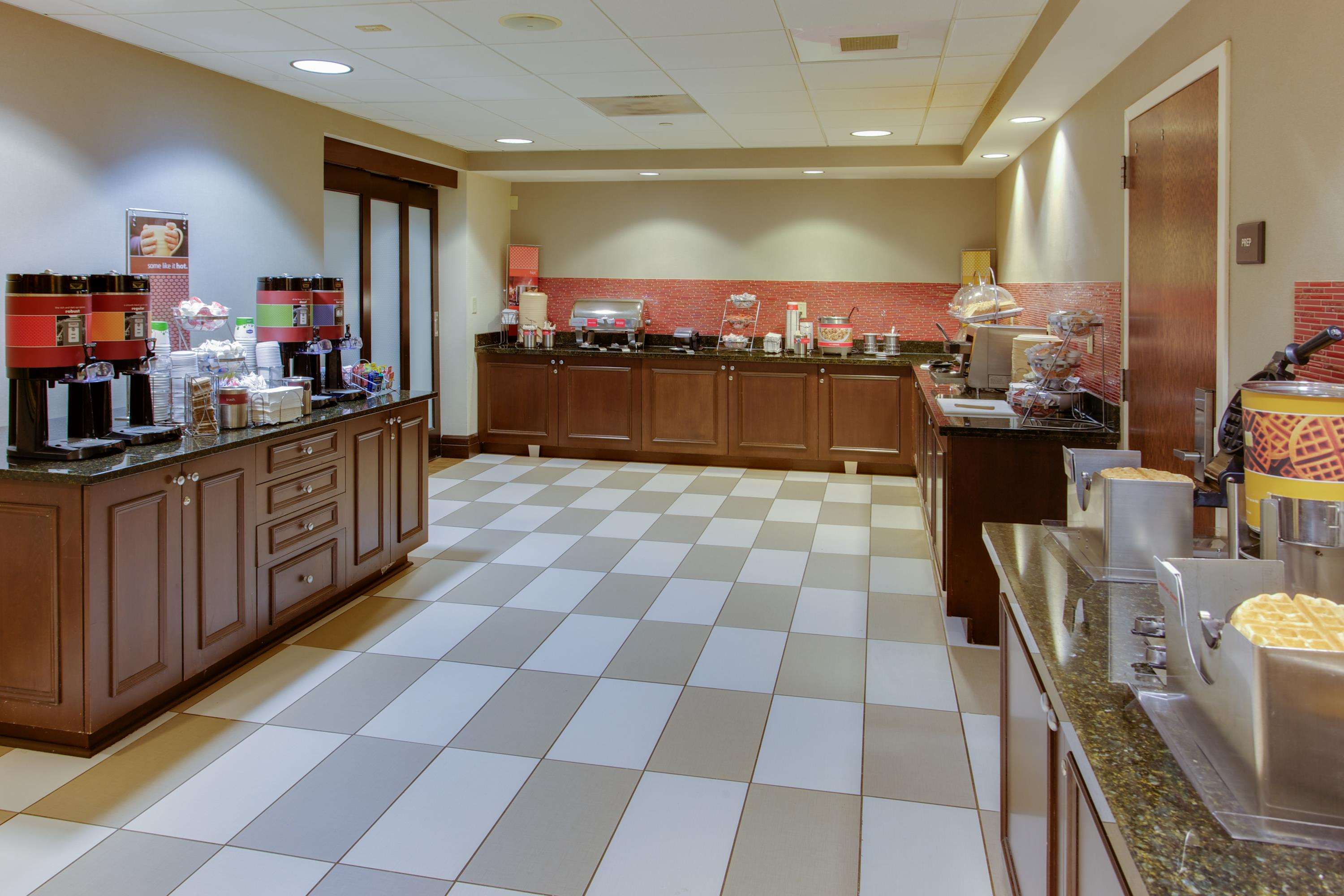 Hampton Inn Garden City Long Island Photo