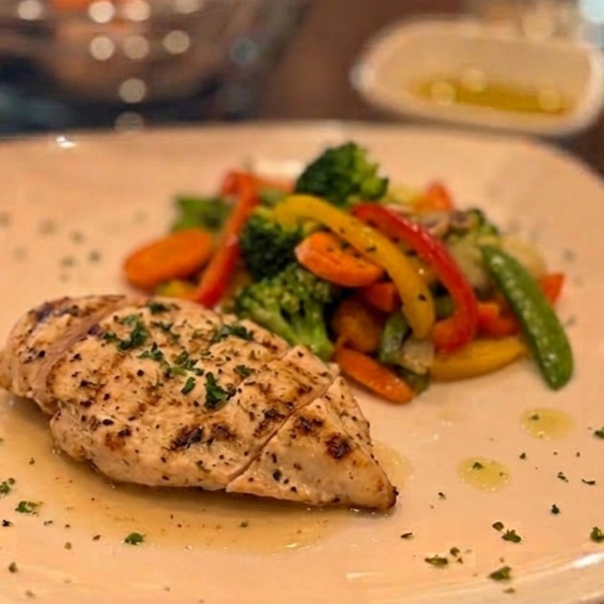 Kid's Grilled Chicken w/Veg