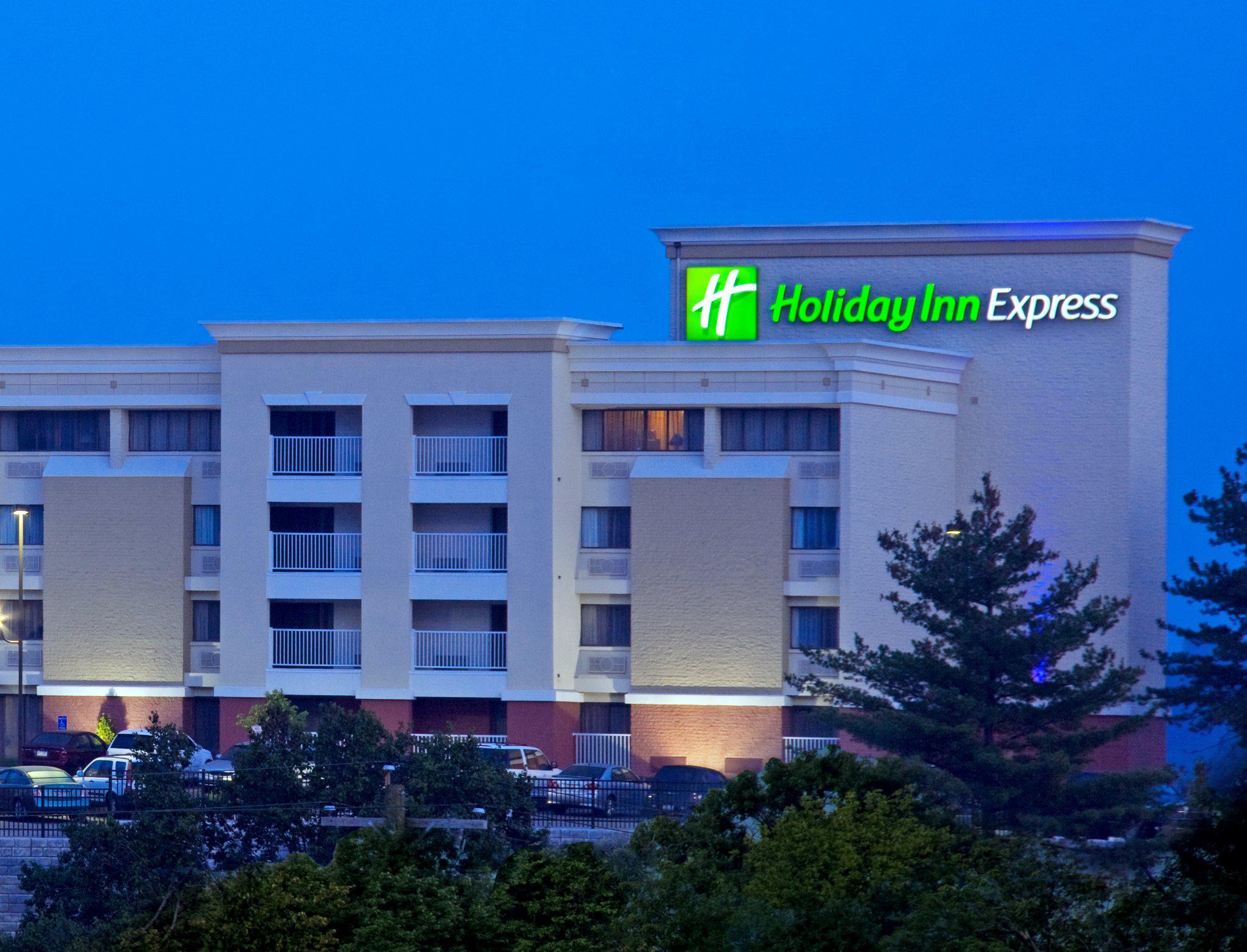 Holiday Inn Express Cincinnati West Photo