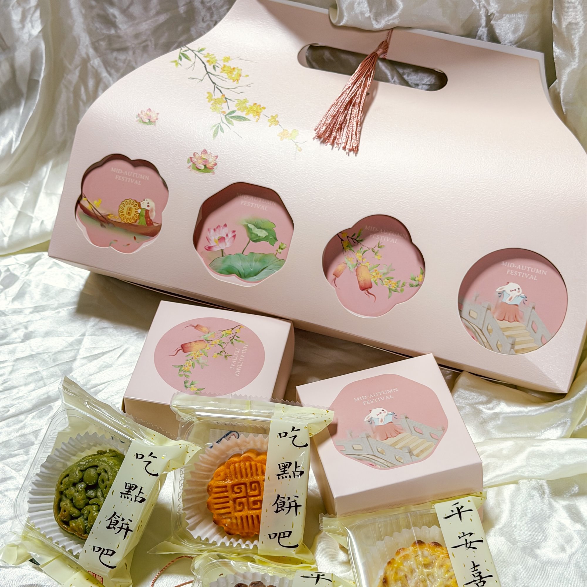 Pink Lava Custard Mooncake Gift Box 樱花粉国风月饼礼盒（4粒装）