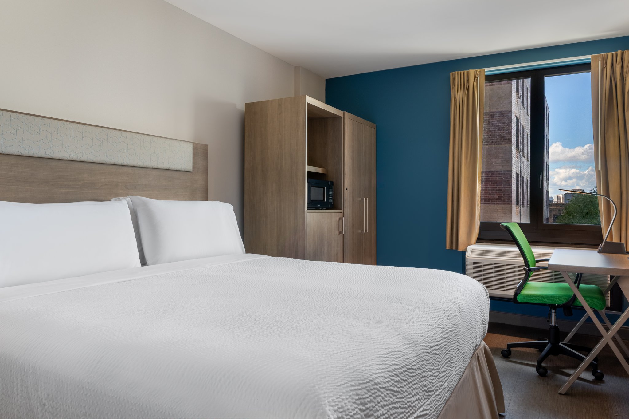 Holiday Inn Express & Suites Bronx - Zoo Area by IHG Image