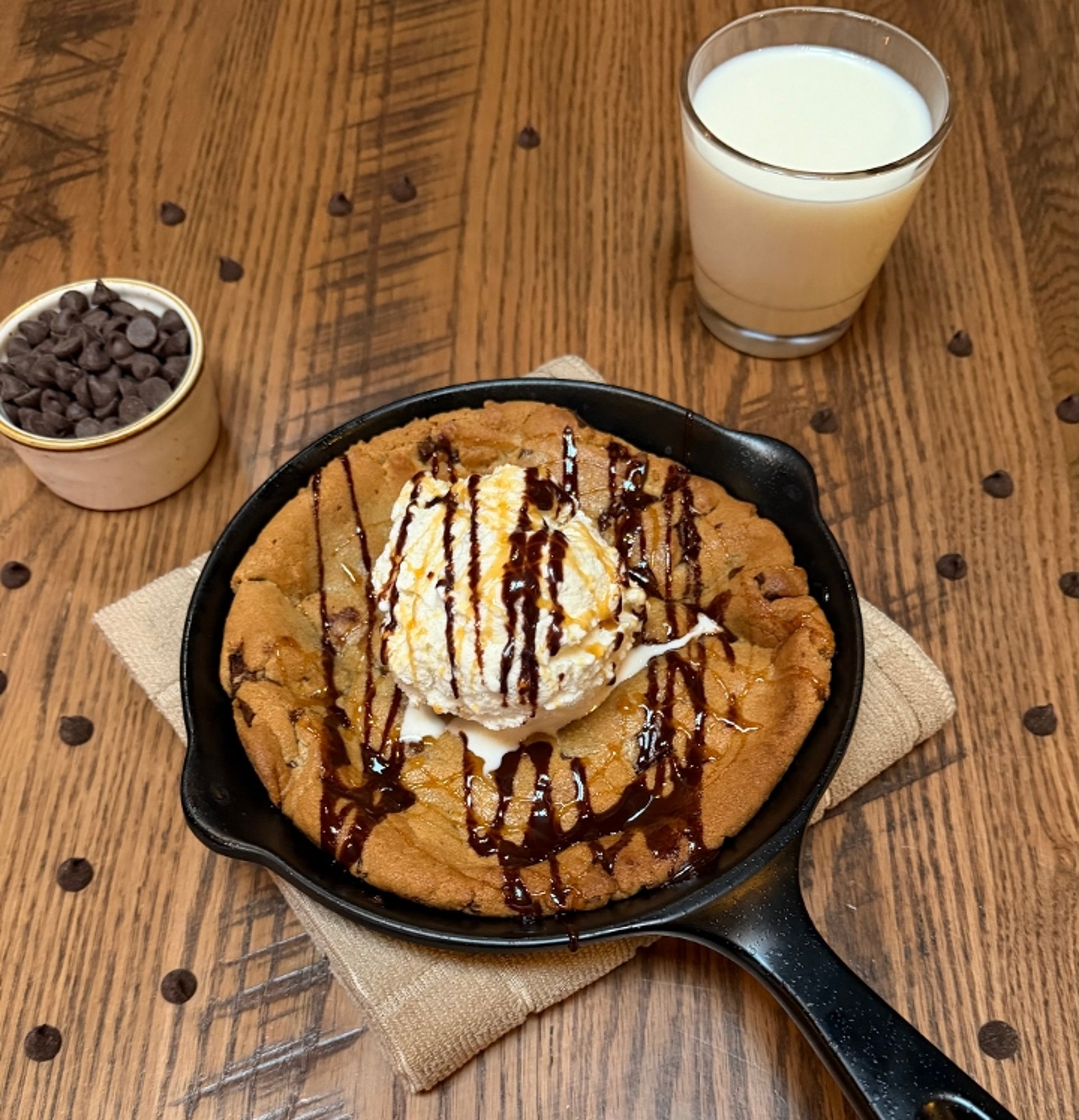 COLOSSAL COOKIE SUNDAE