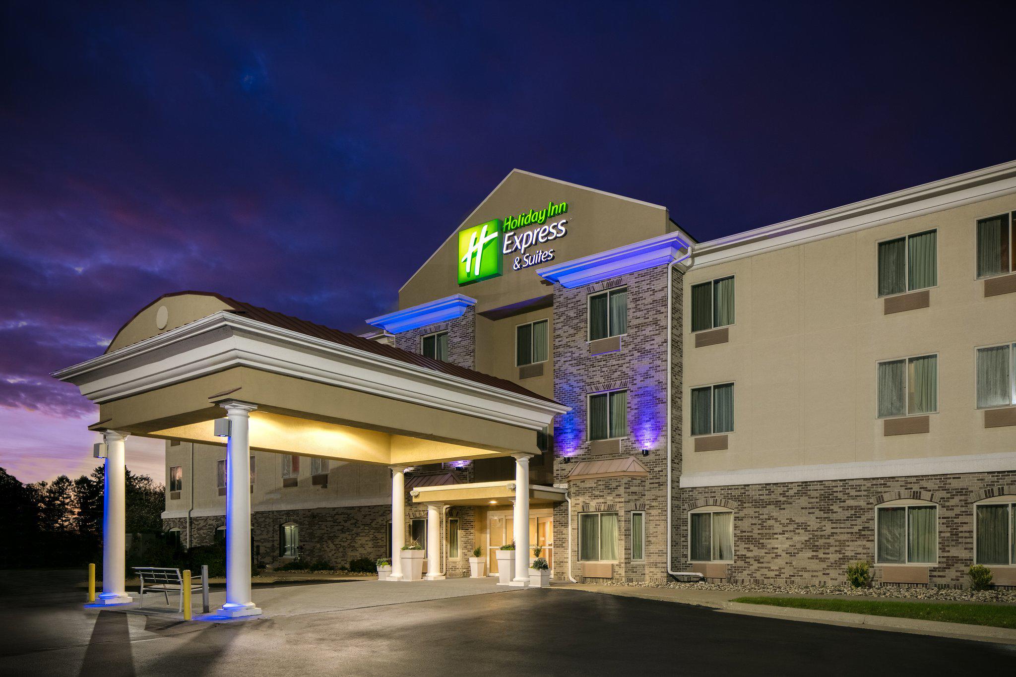 Holiday Inn Express & Suites Clinton Photo