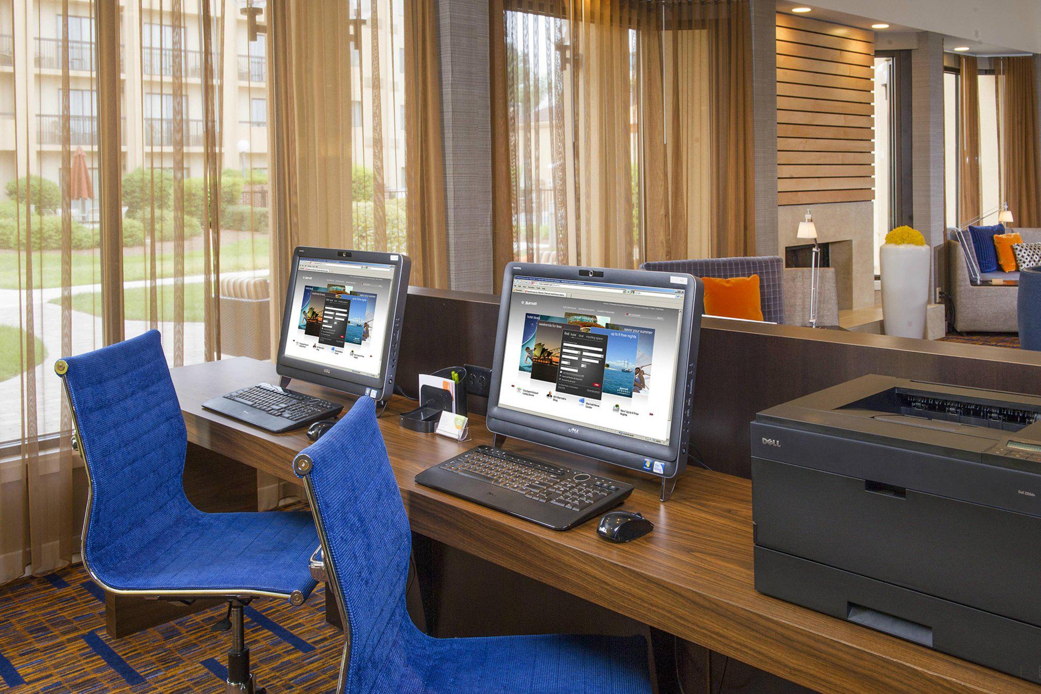 Courtyard by Marriott Charlotte University Research Park Photo