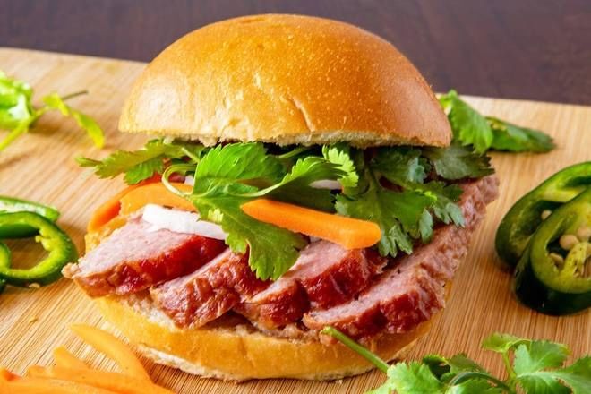 B22. BURGER GRILLED BEEF & PORK/BURGER BO NUONG