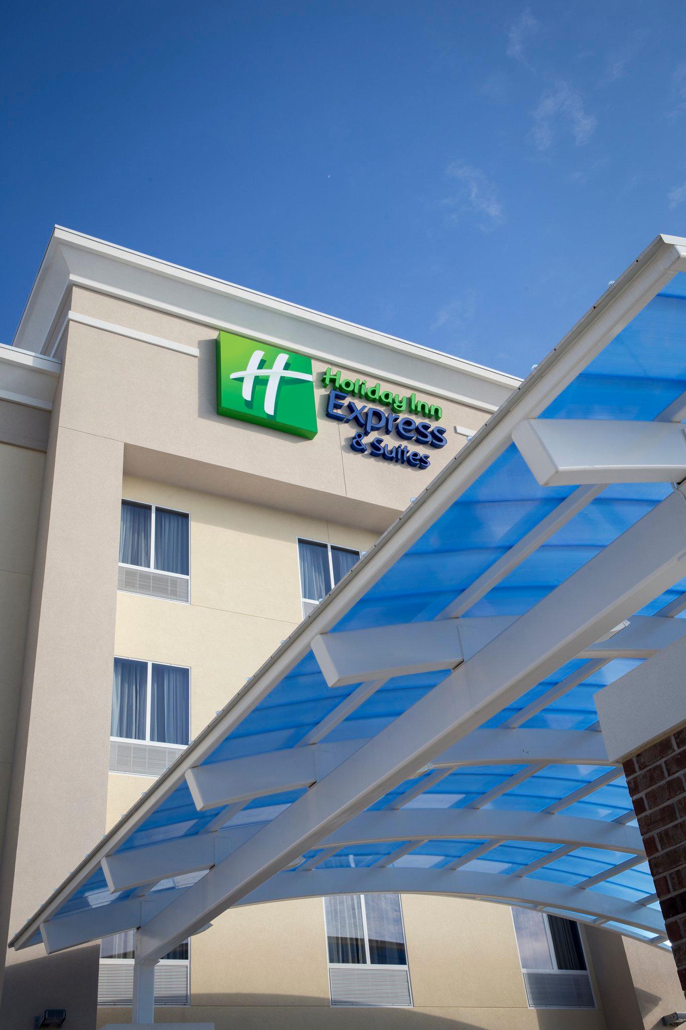 Holiday Inn Express & Suites Edwardsville Photo