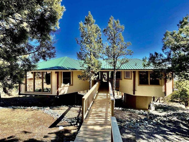 Check out this cool Topsider double pedestal home built in New Mexico. Great views and a stunning southwest motif interior - See Pics: https://bit.ly/3OHFrof