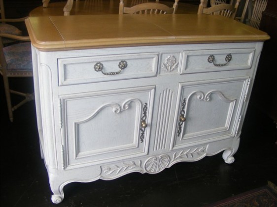 Marva's Place Furniture & Consignment Image