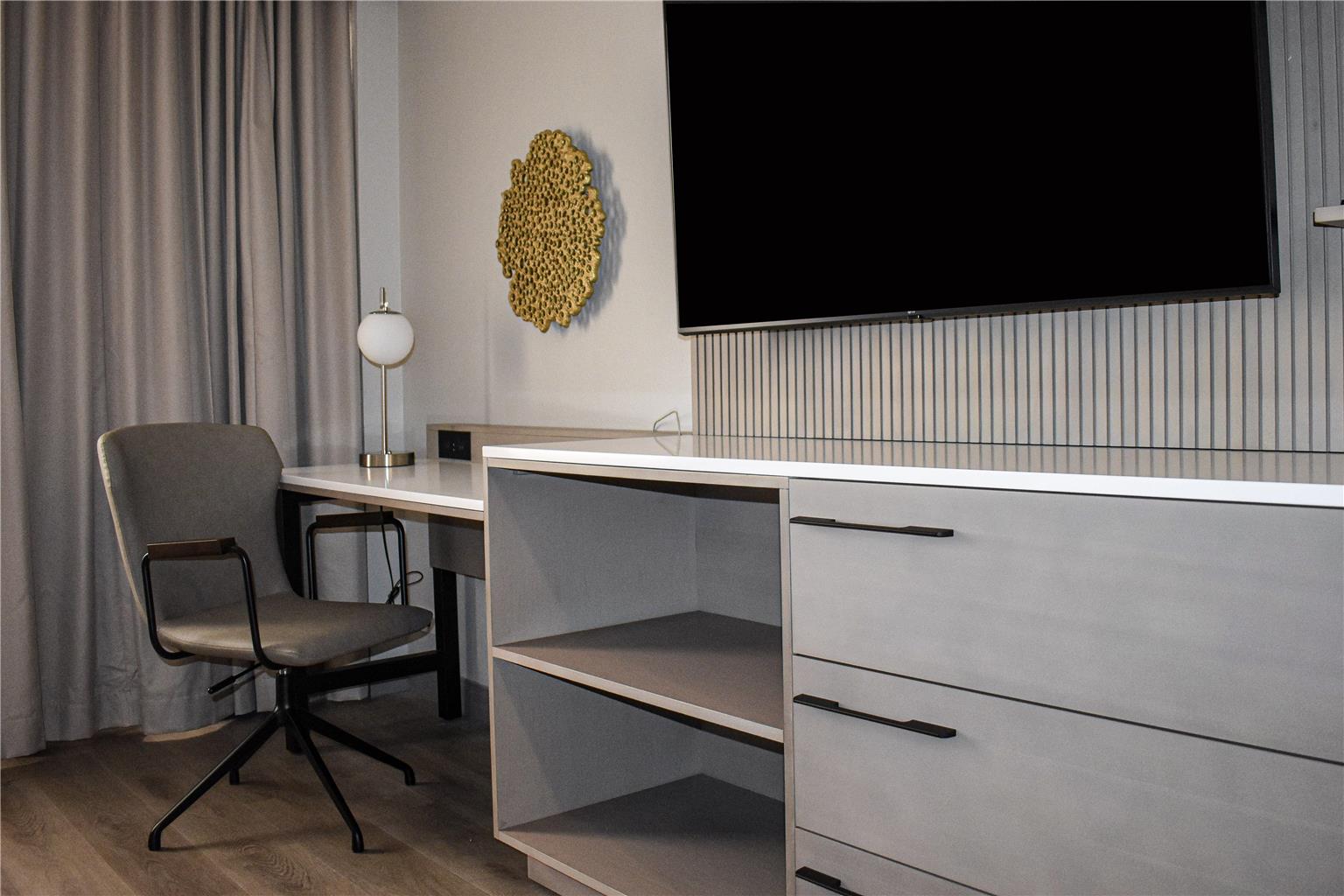 DoubleTree by Hilton Hotel Chicago - Oak Brook Image