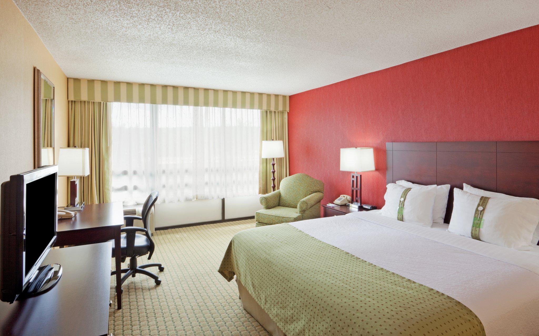 Holiday Inn & Suites Nashua Photo