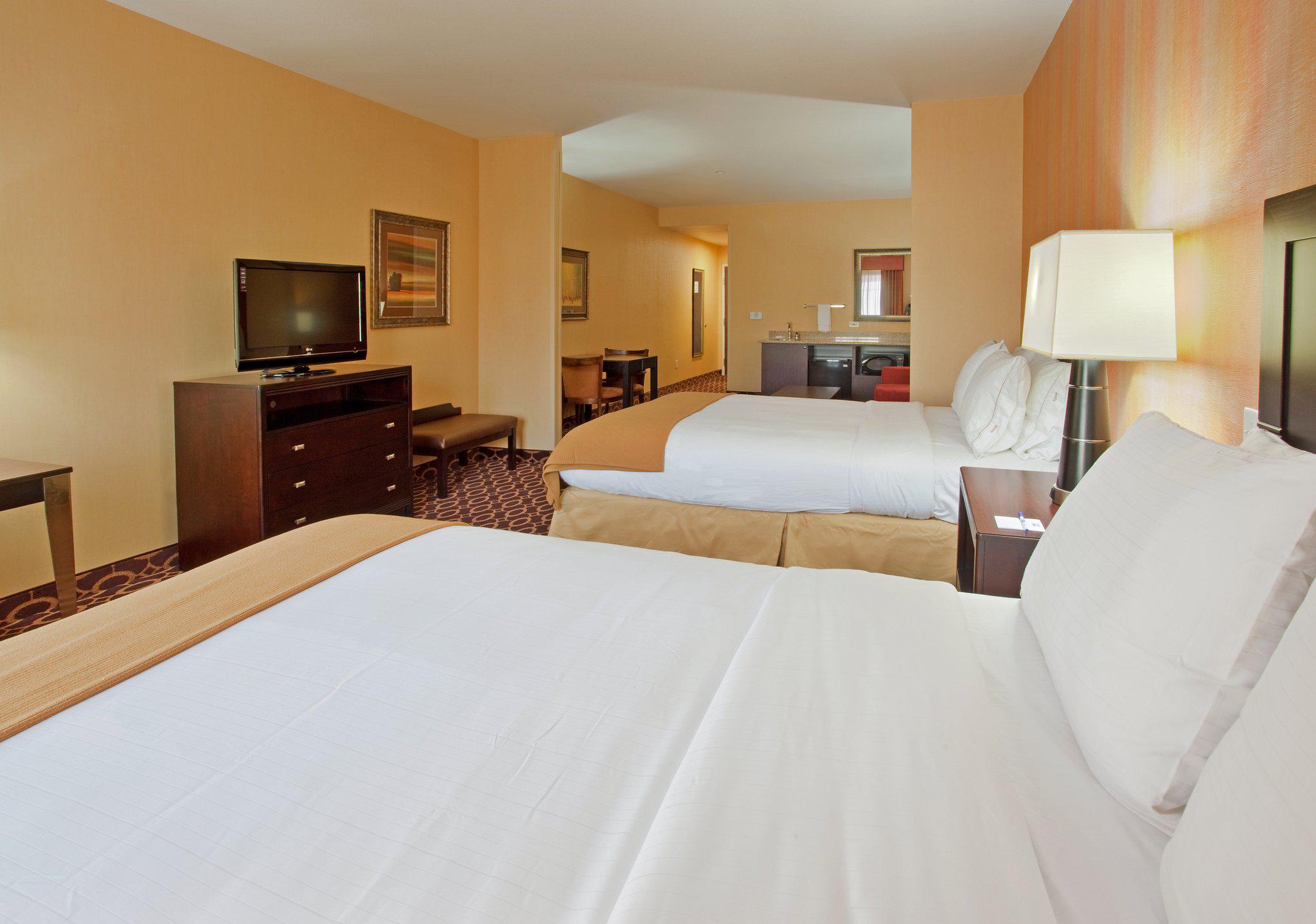Holiday Inn Express & Suites Sacramento NE Cal Expo Photo