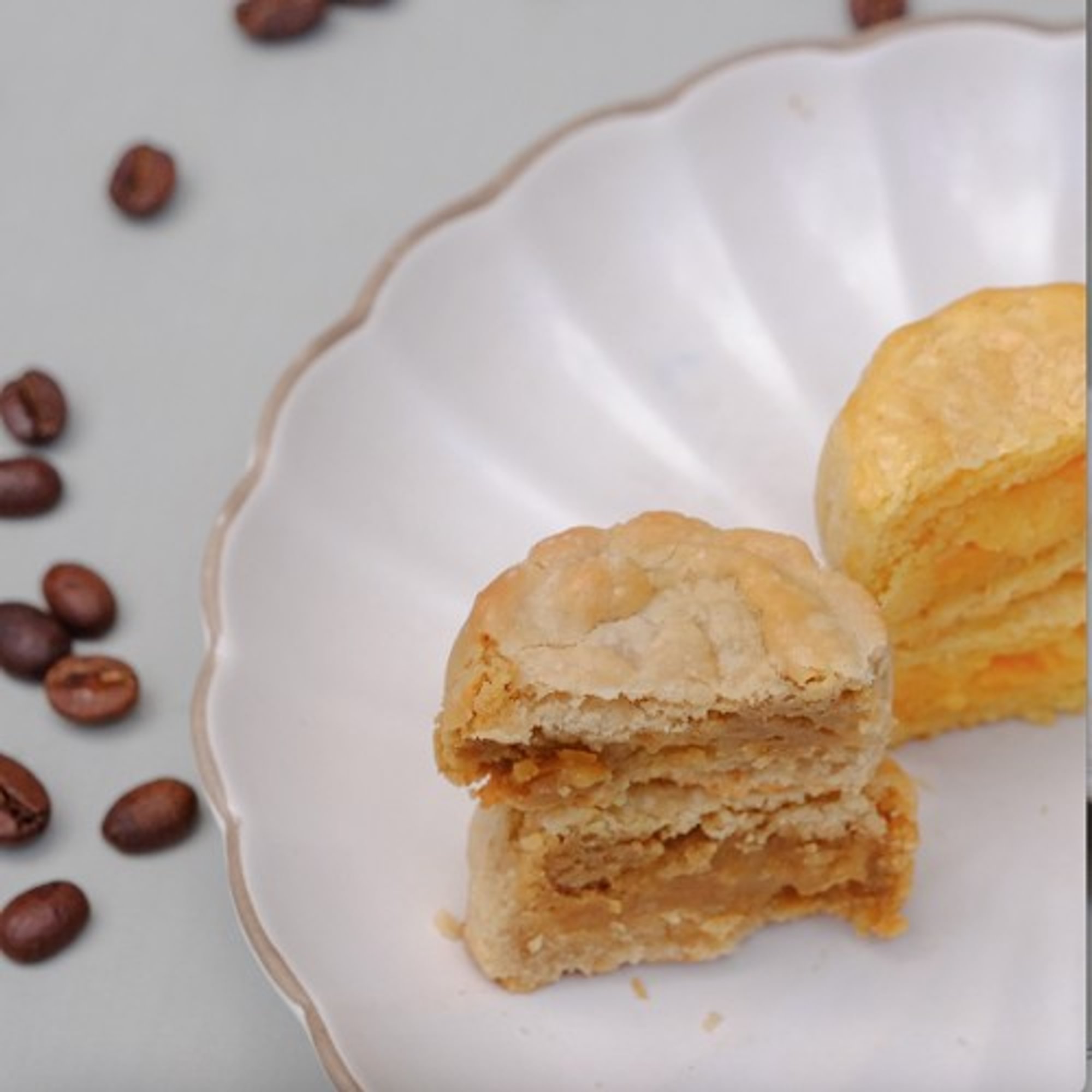 Mocha Lava Mooncake 摩卡奶黄流心月饼