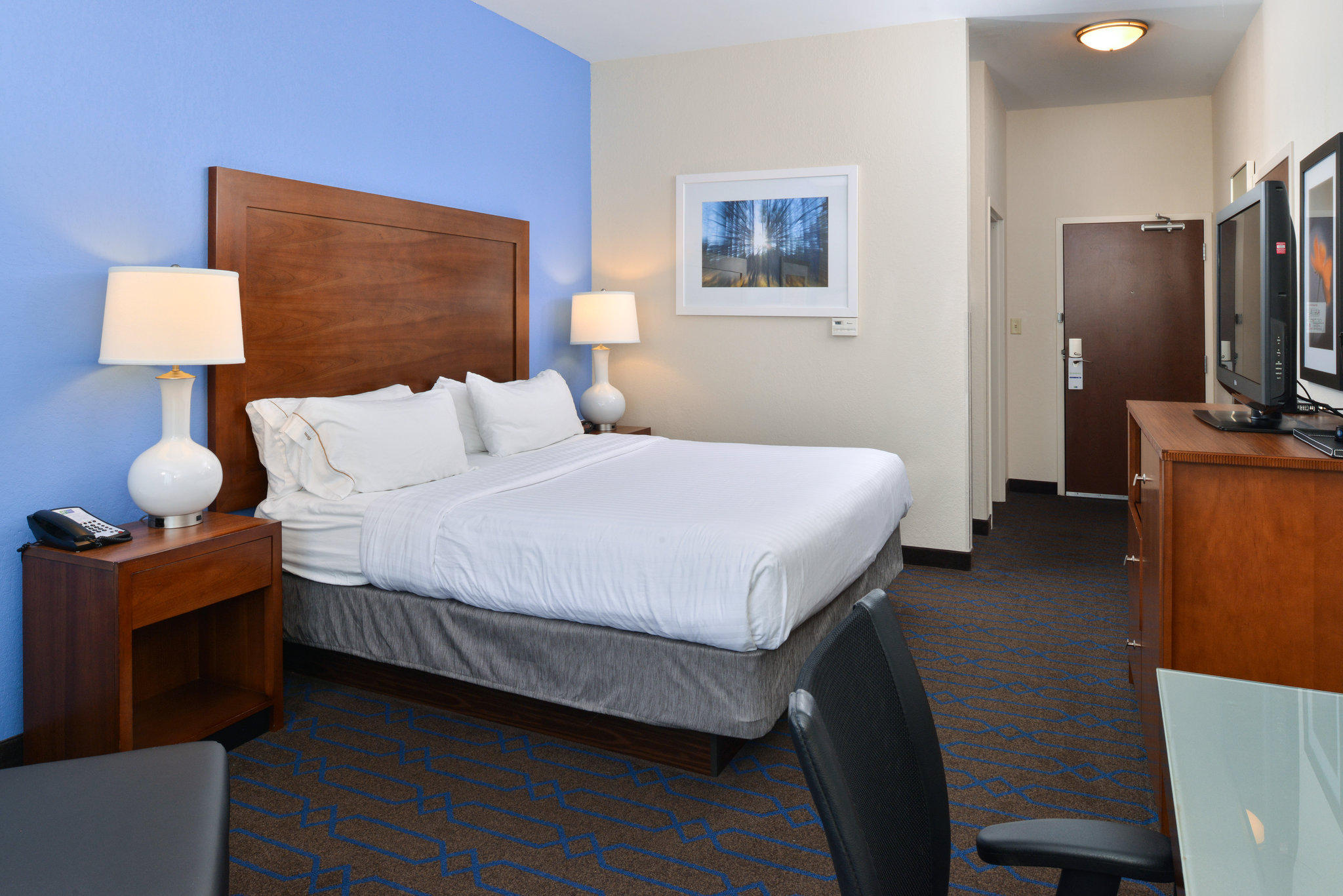 Holiday Inn Express & Suites Terre Haute Photo