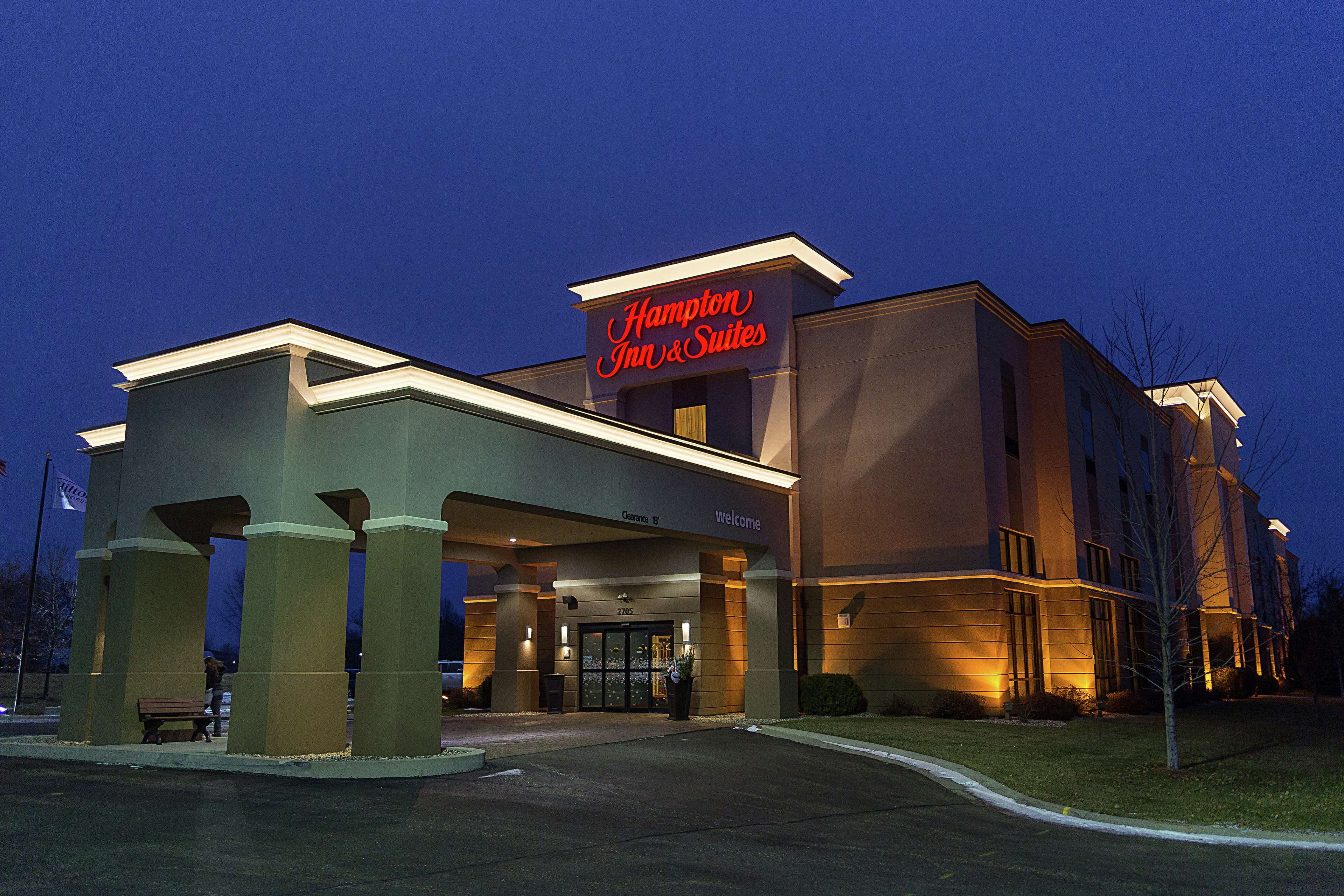 Hampton Inn & Suites Alexandria Photo