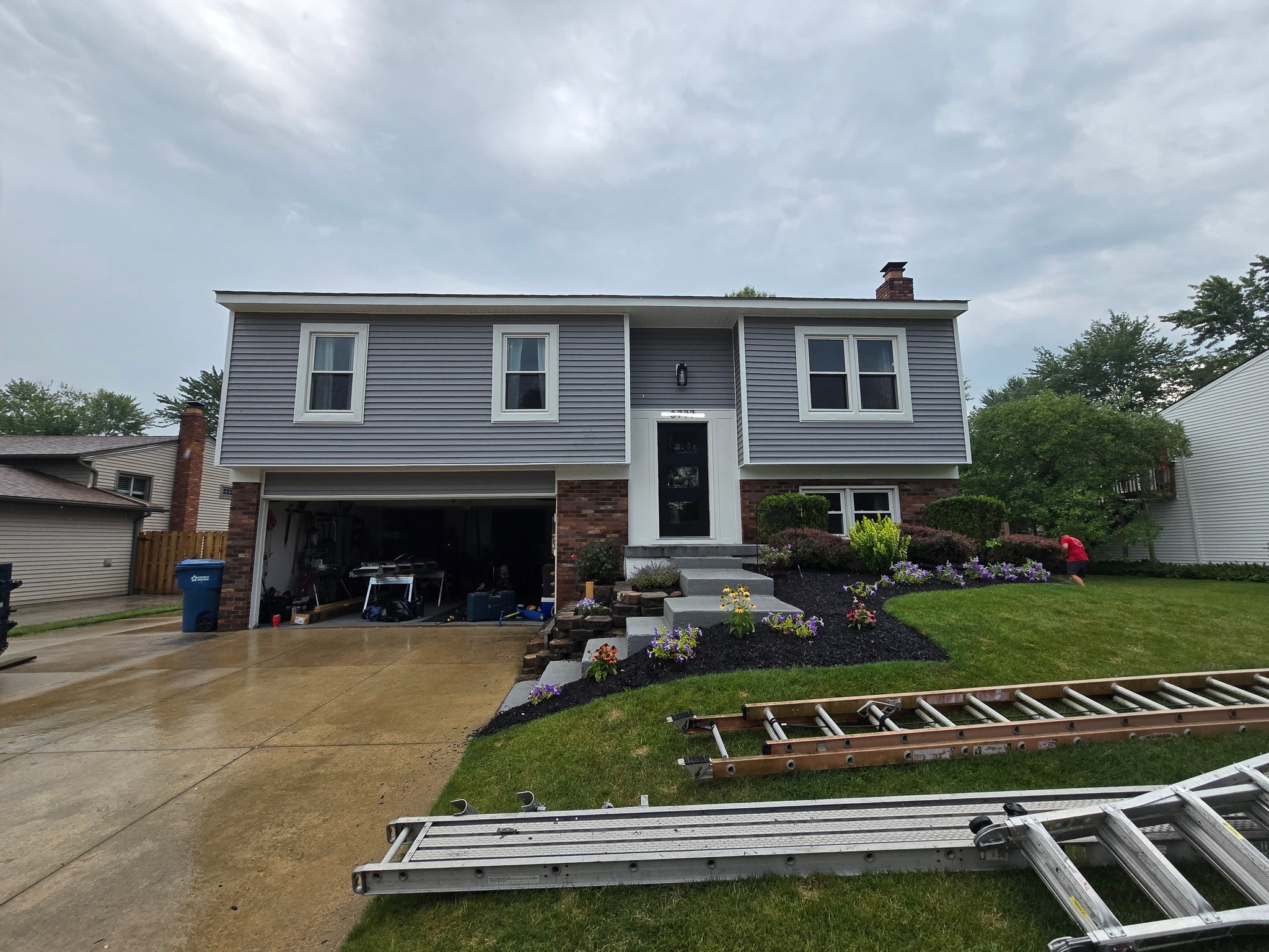 Resurrect Construction Logo