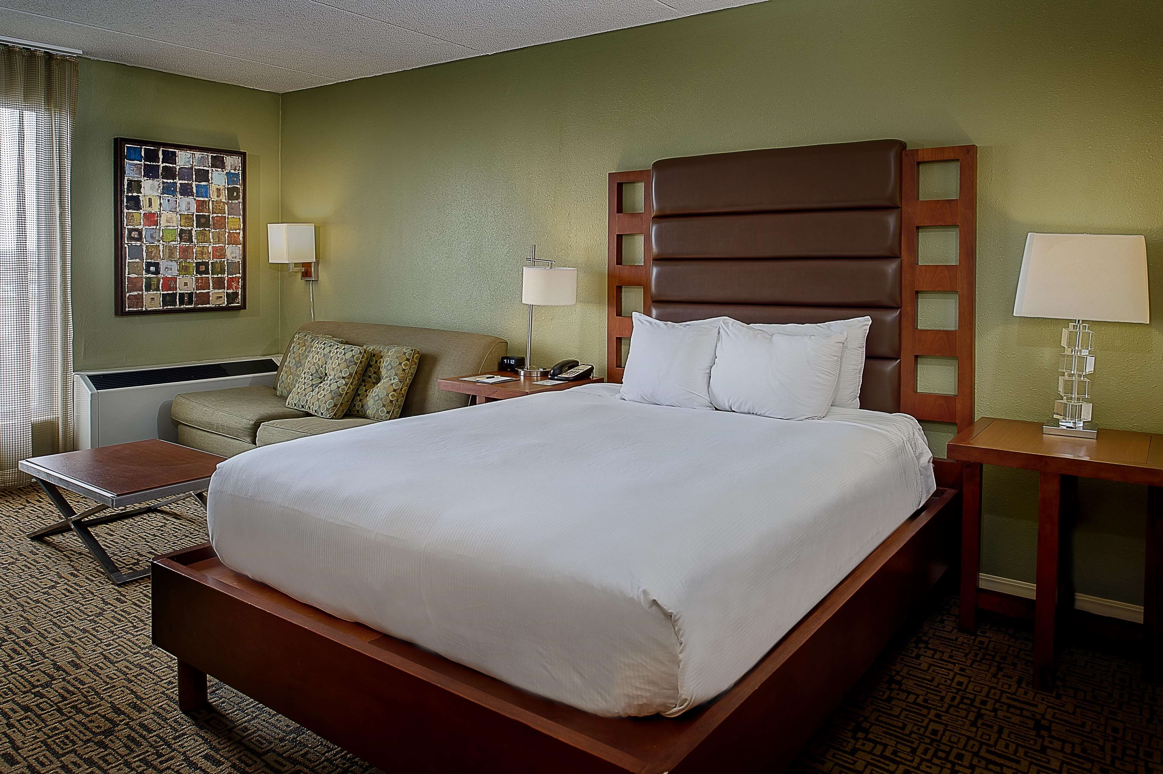 DoubleTree by Hilton Hotel Collinsville - St. Louis Photo