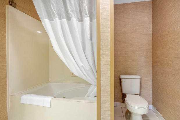 Images Quality Inn & Suites Benton - Draffenville