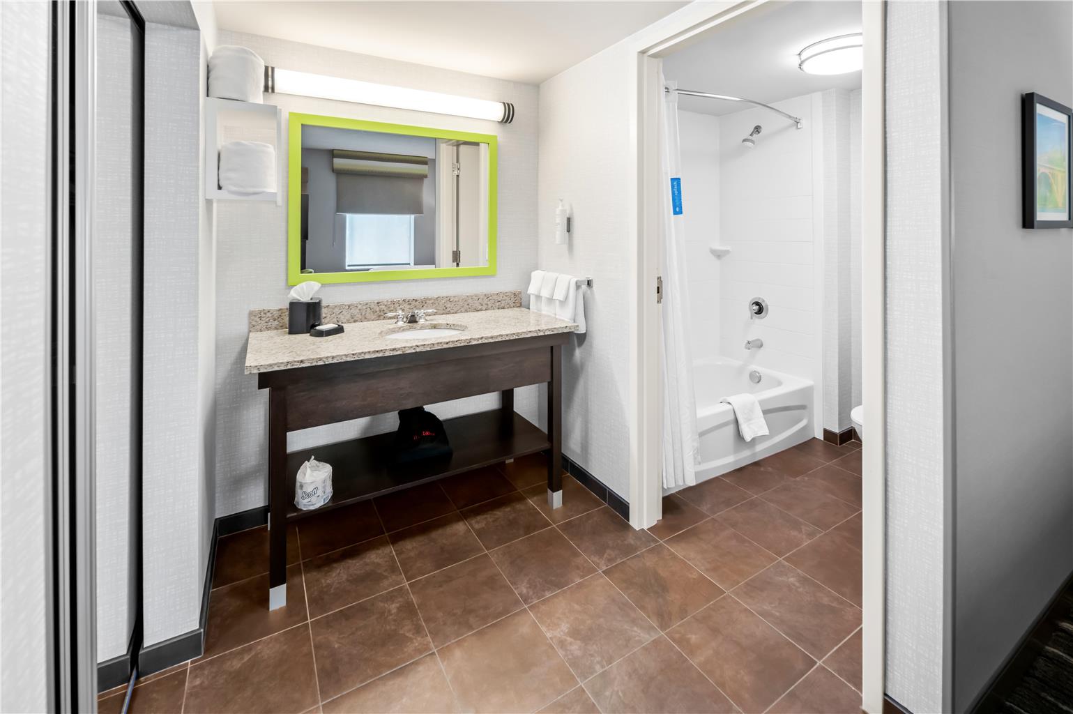 Hampton Inn & Suites Camp Springs/Andrews AFB Image